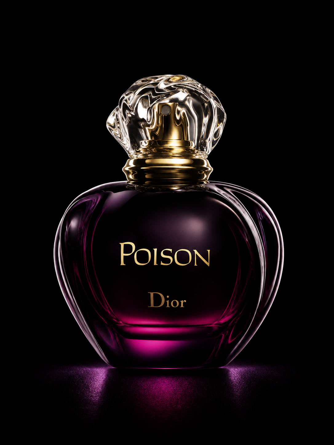 Flacon de parfum Dior Poison avec un design élégant en forme de pomme, contenant un liquide violet foncé, avec un bouchon en cristal orné d'une décoration en or, sur un fond noir.