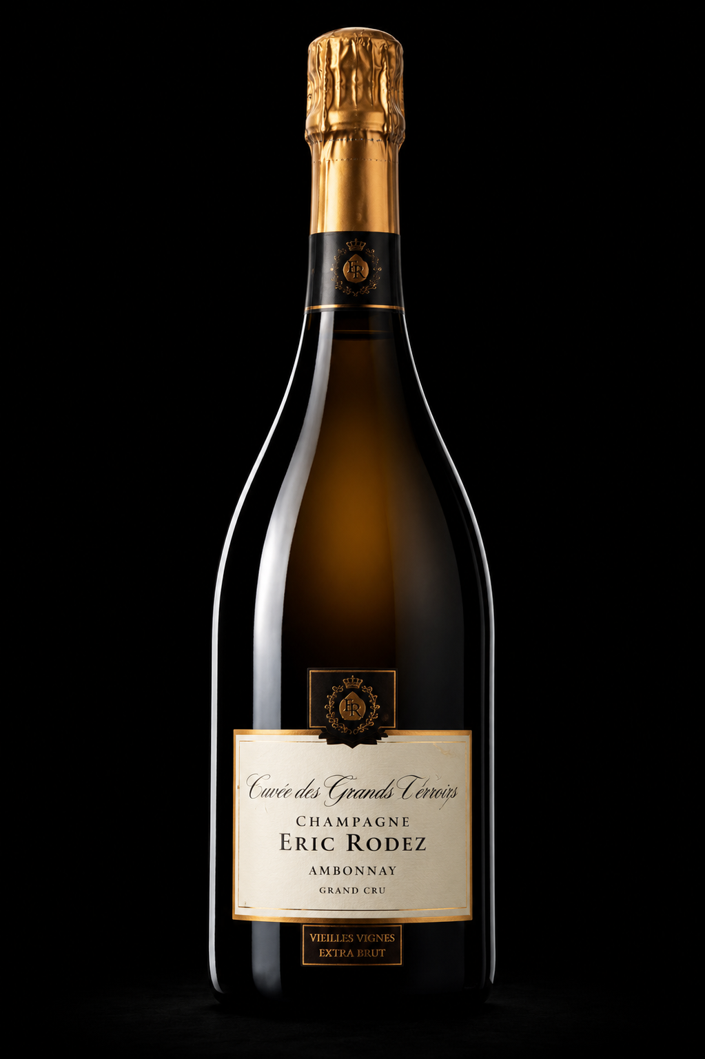 Bouteille de champagne Eric Rodez, cuvée des Grands Terroirs, située contre un fond noir, avec une étiquette blanche et or.