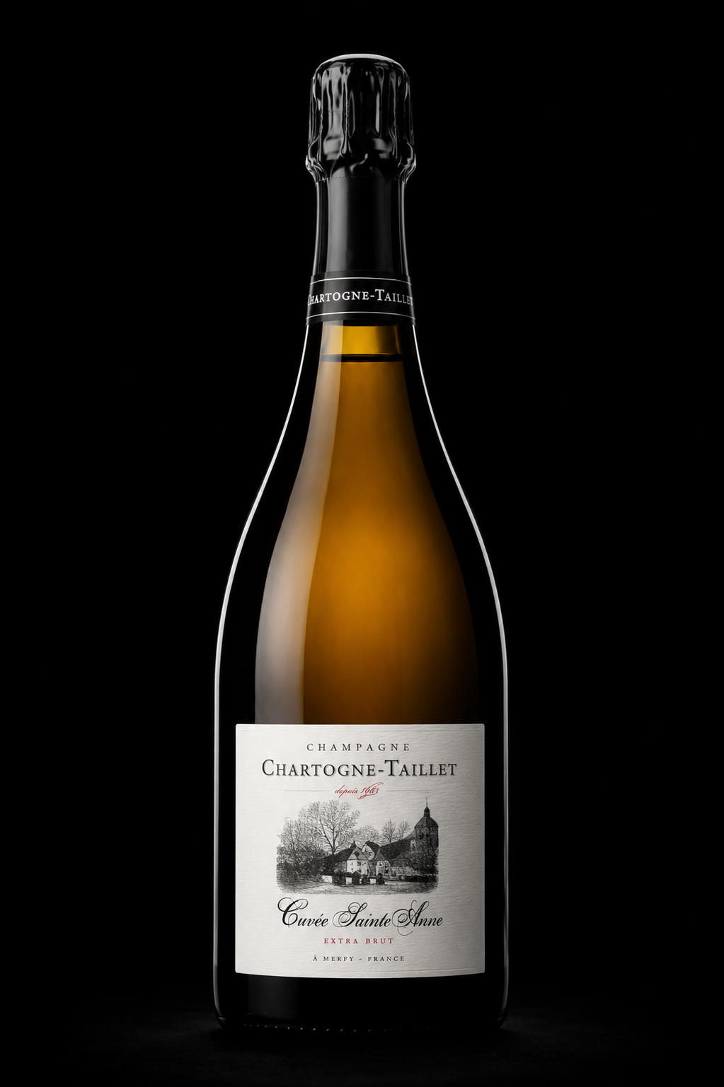 Bouteille de champagne Chartogne-Taillet Cuvée Sainte Anne, brut extra, dans un fond noir.