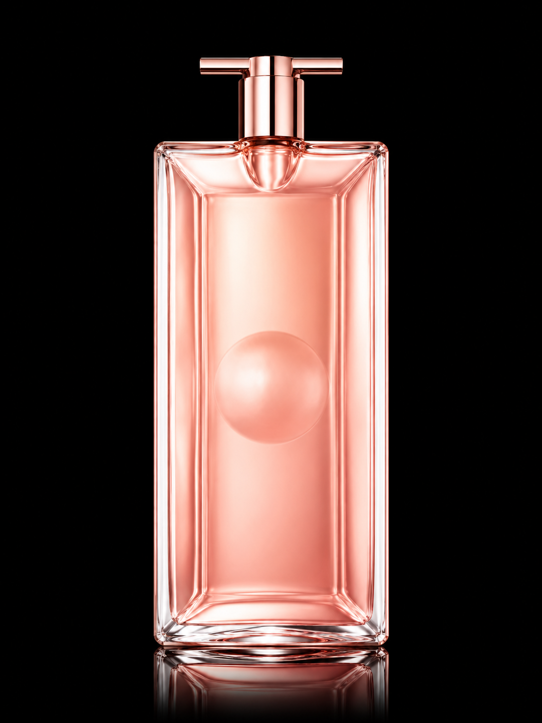 Flacon de parfum rose en verre transparent avec un fond noir
