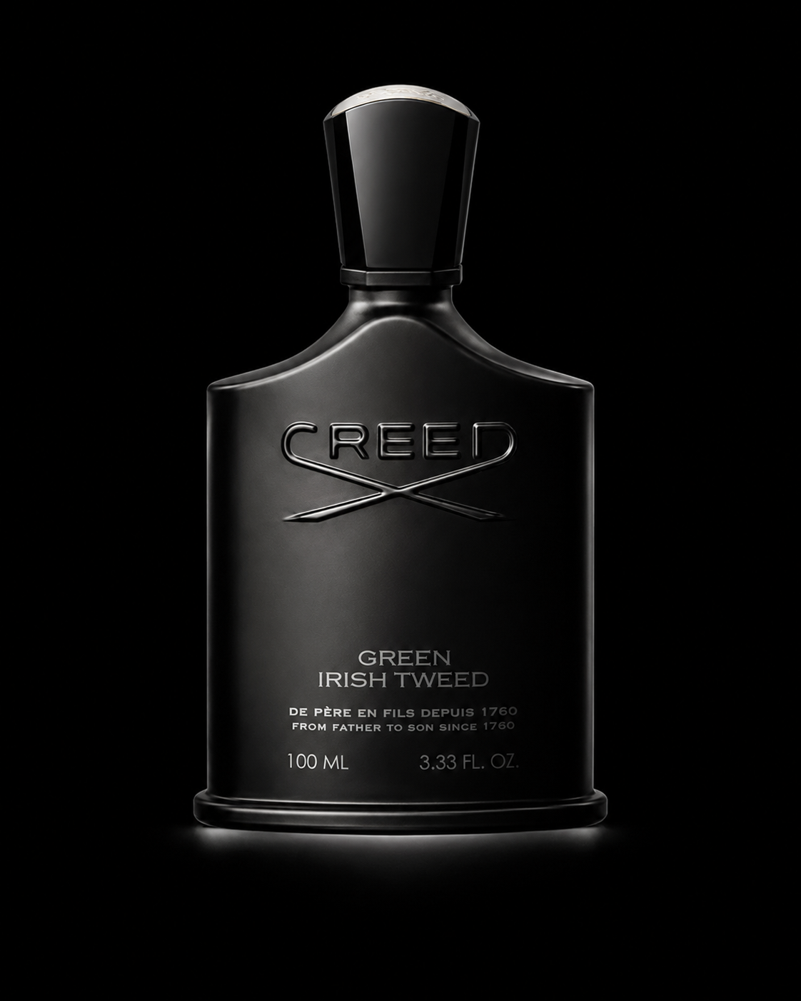Une bouteille de parfum noire avec un bouchon noir, portant l'inscription 'CREED', et le texte 'GREEN IRISH TWEED' en dessous, sur fond noir.