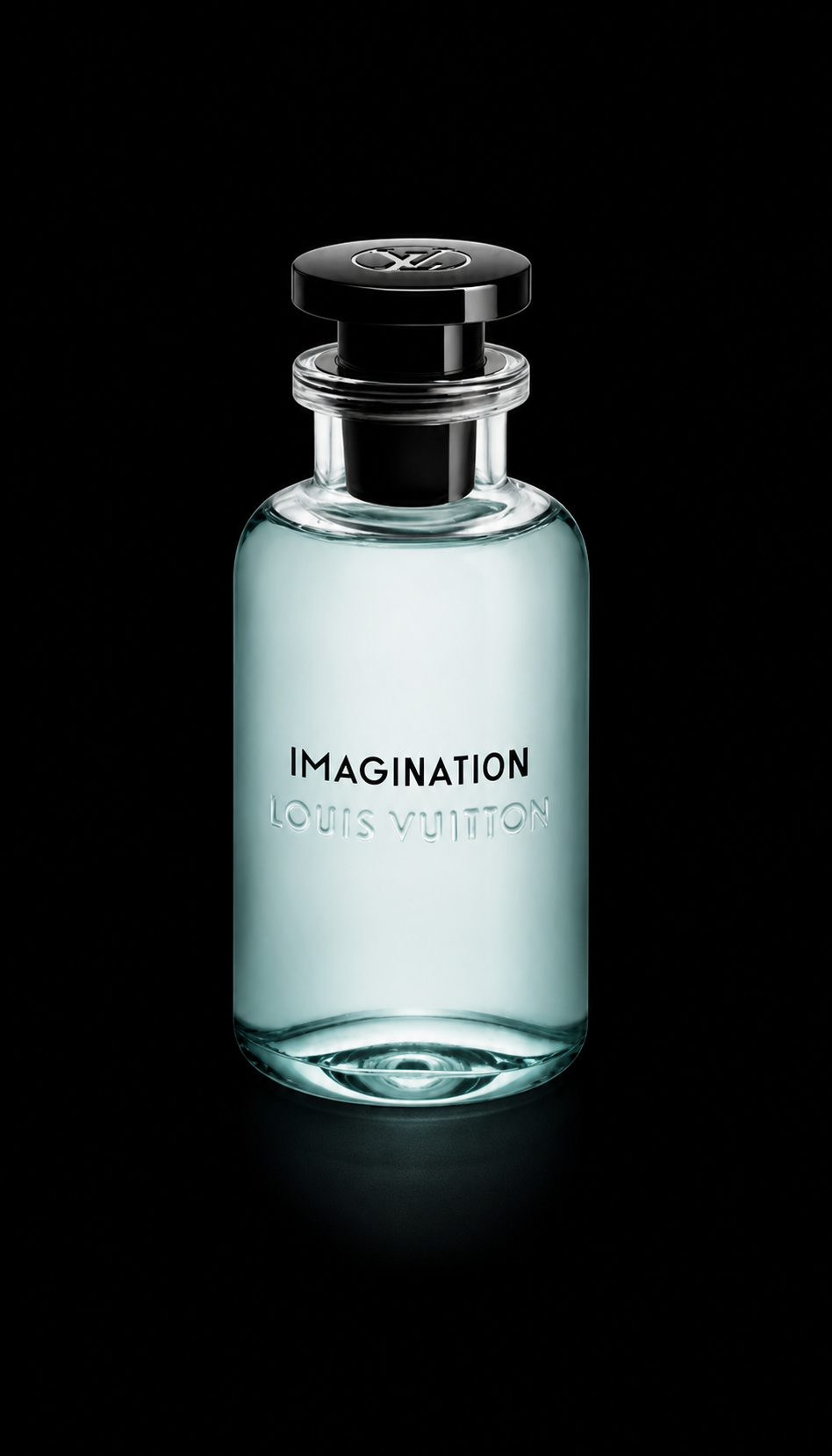 Une bouteille de parfum intitulée 'Imagination' de Louis Vuitton sur un fond noir.