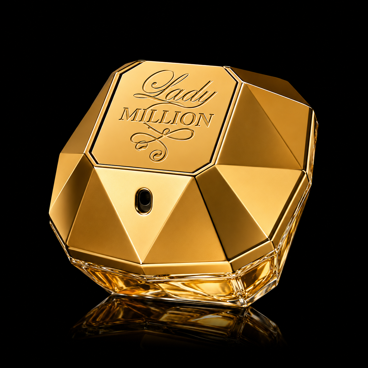 Un flacon de parfum doré avec le texte "Lady Million" gravé sur le dessus, posé sur un fond noir.