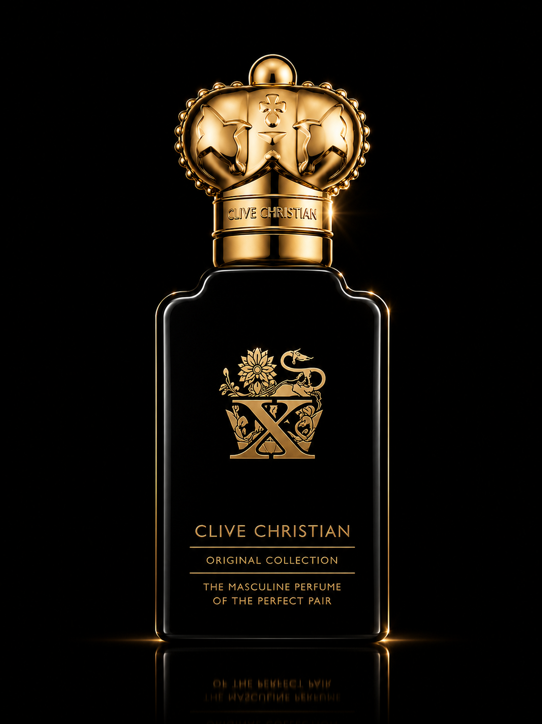 Une bouteille de parfum noire et or de la collection originale Clive Christian, avec un bouchon en forme de couronne dorée.