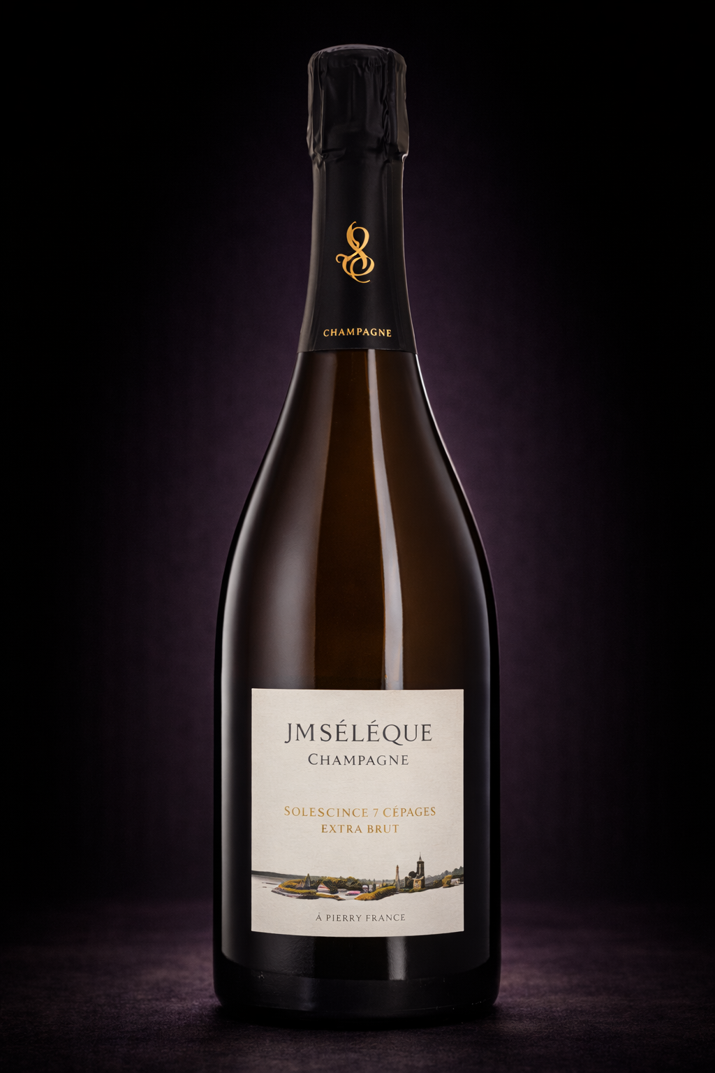 Flacon de champagne Jmséléque avec étiquette précisant Solsce cince 7 cépages extra brut, à Pierry, France.