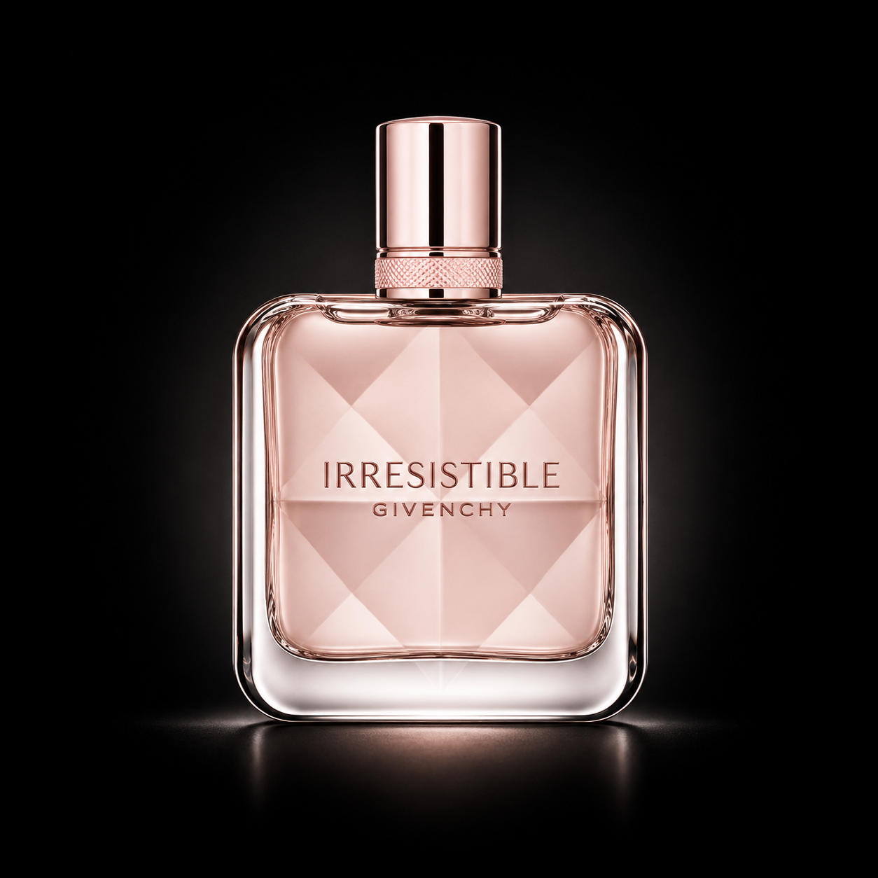 Flacon de parfum rose Givenchy Irresistible sur fond noir.