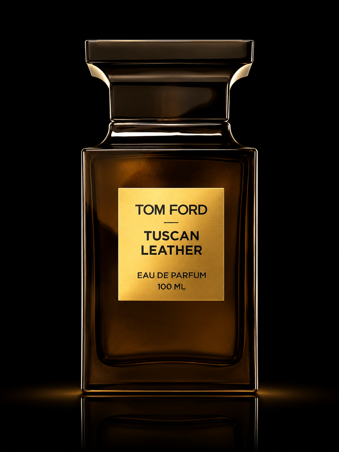 Flacon de parfum Tom Ford Tuscan Leather avec une étiquette dorée sur fond noir.