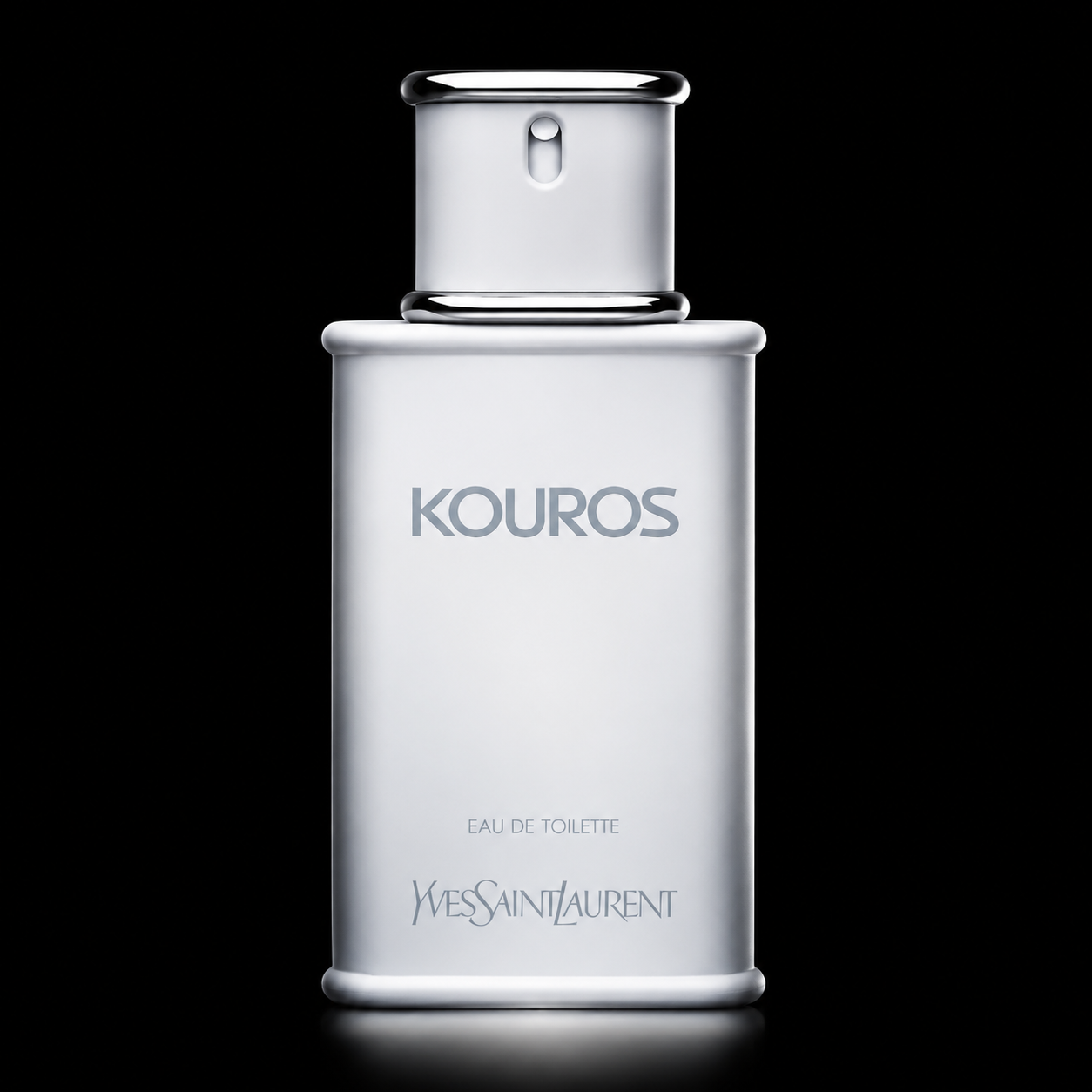 Bouteille de parfum blanc de Yves Saint Laurent avec le nom 'KOUROS' et 'EAU DE TOILETTE' écrit dessus, sur fond noir.