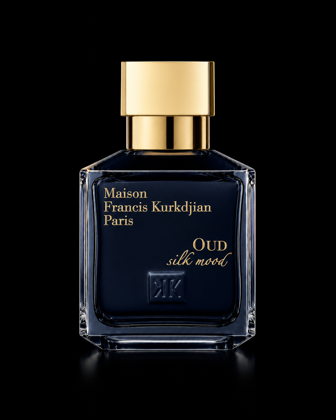 Flacon de parfum de luxe avec un liquide foncé, ornement doré sur le bouchon, textes en or indiquant la marque 'Maison Francis Kurkdjian Paris' et le nom du parfum 'OUD silk mood', fond noir