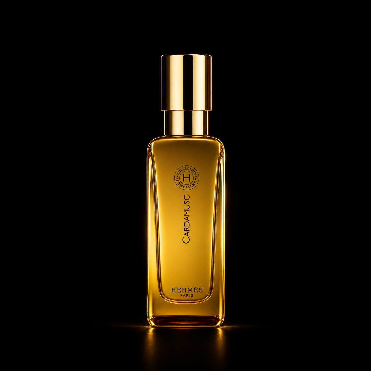 Flacon de parfum doré Hermès contre un fond noir