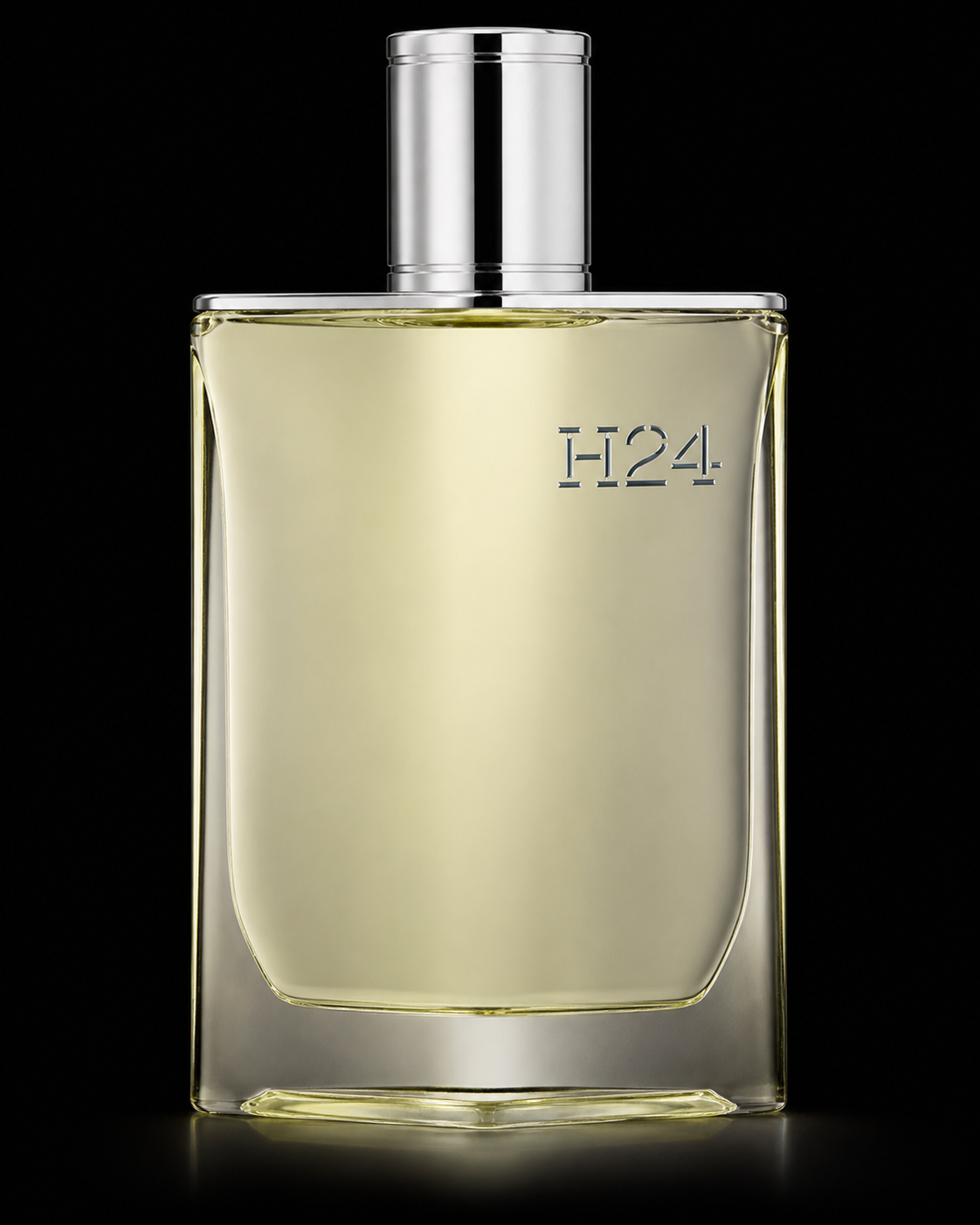 Flacon de parfum transparent avec liquide jaune clair, marqué H124, sur fond noir.