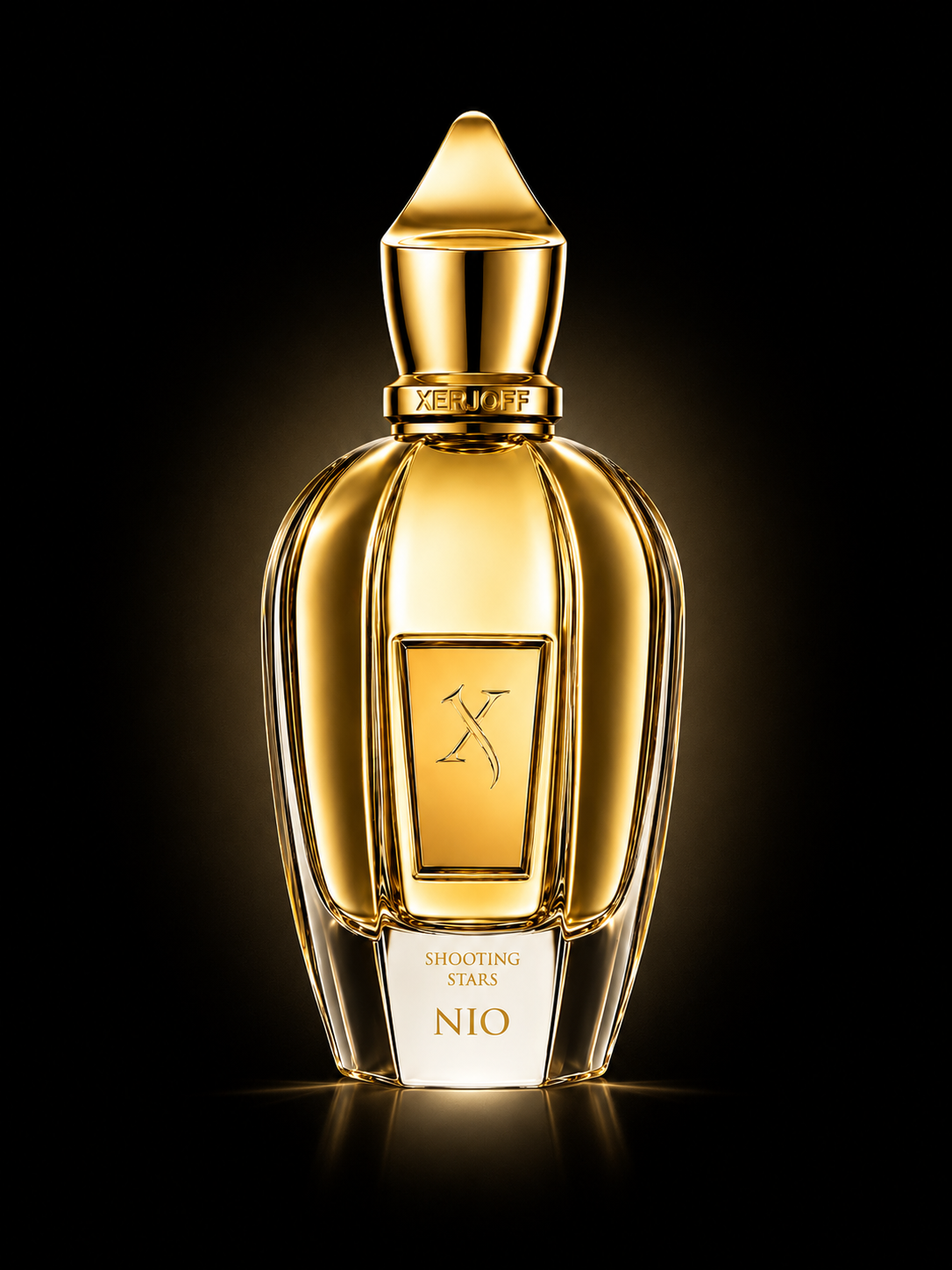 Flacon de parfum doré pour la marque NIO, nommé 'Shooting Stars'