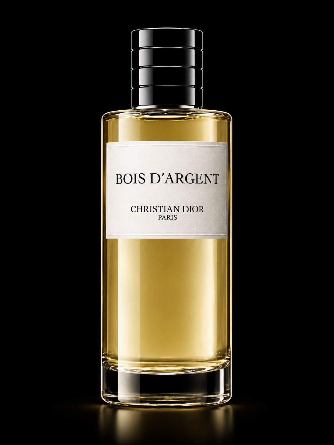 Une bouteille de parfum de luxe avec étiquette 'Bois d'Argent' par Christian Dior, posée sur un fond noir.