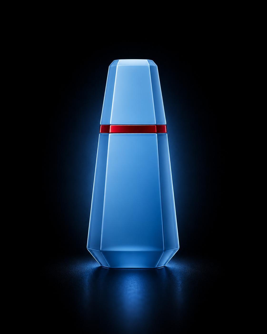 Une lampe de chevet moderne en forme de pyramide allumée, émettant une lumière bleue douce sur un fond noir.
