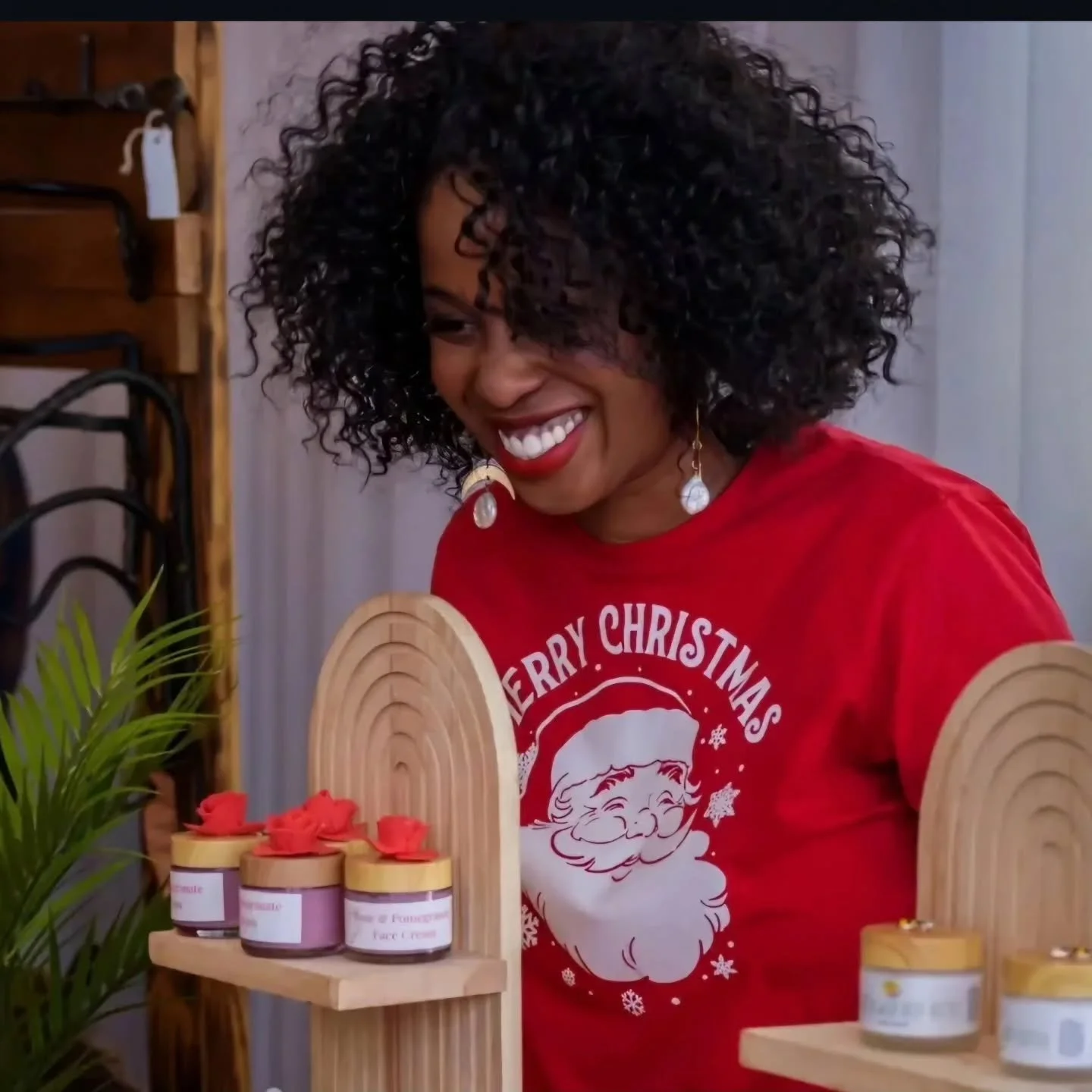 &ldquo;This photo says it all 🌿 Creating all-natural skincare isn&rsquo;t just what I do. It&rsquo;s what I love!

@falknerphotography2024

#smallbusinesslove
#supportsmallbusiness
#shopsmall
#shoplocal
#womenownedbusiness