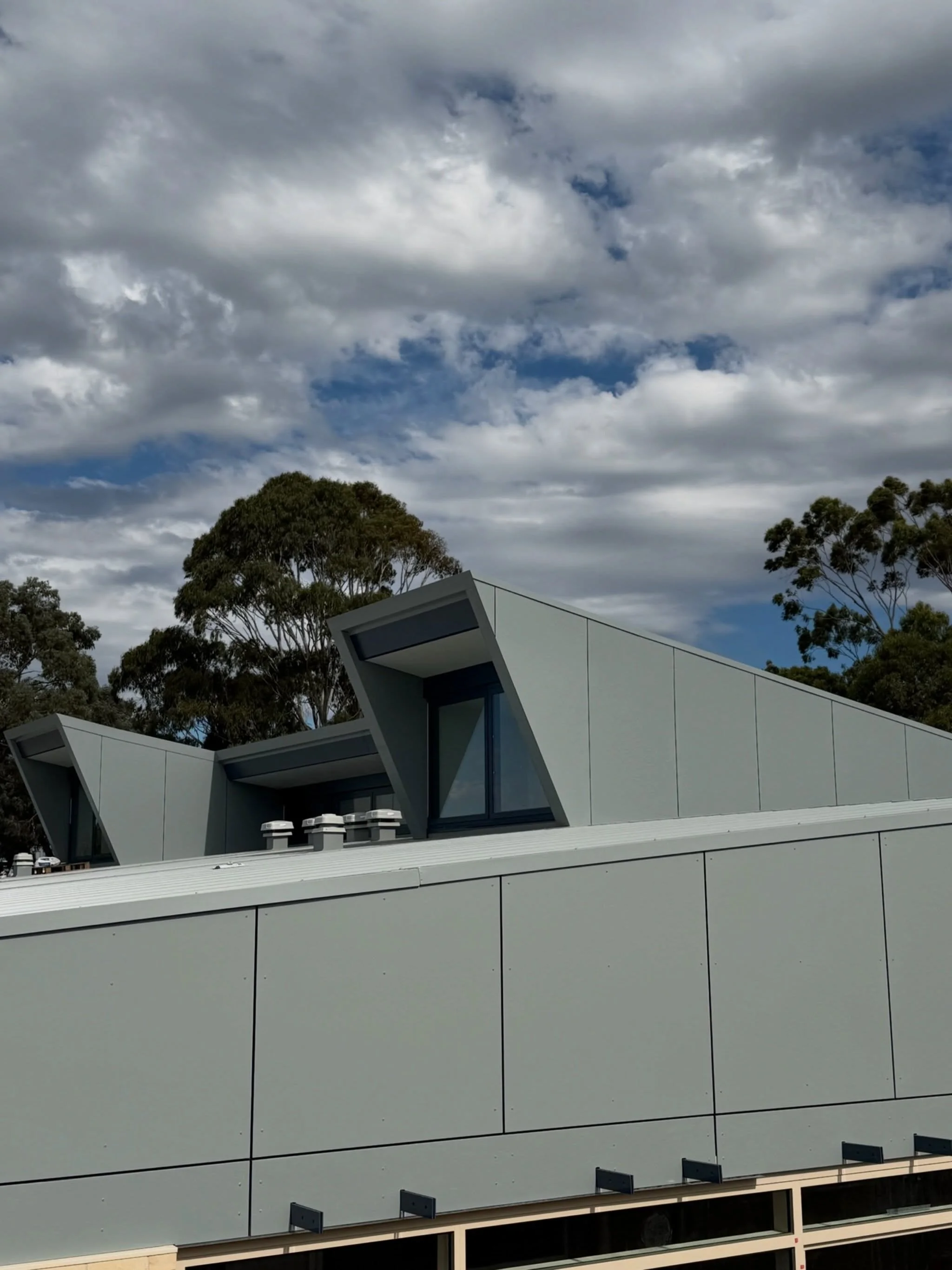 PAKENHAM SECONDARY COLLEGE&nbsp;

Roof installed and final flashings going in&nbsp;

Builder @jointly_built 
Plumbing @fuchsplumbing