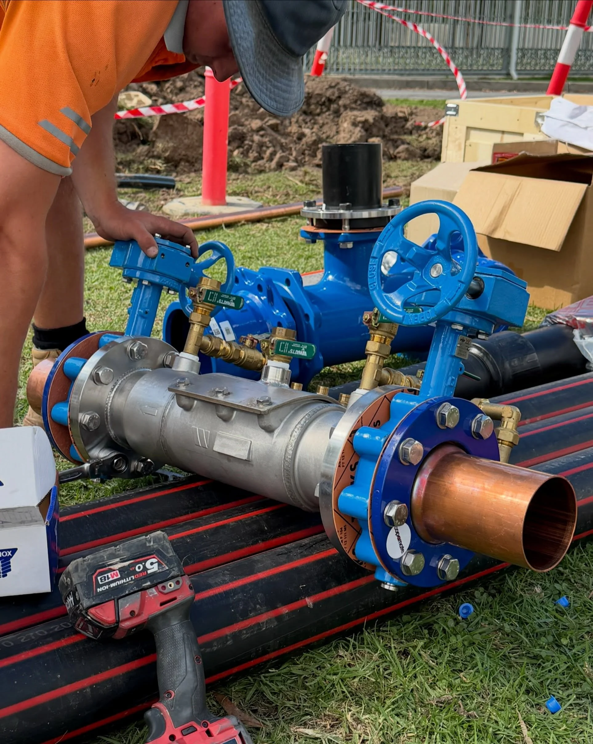 PAKENHAM VSBA PROJECT | Water tapping

Valves and fittings on the live main

Builder @jointly_built 
Plumbing @fuchsplumbing