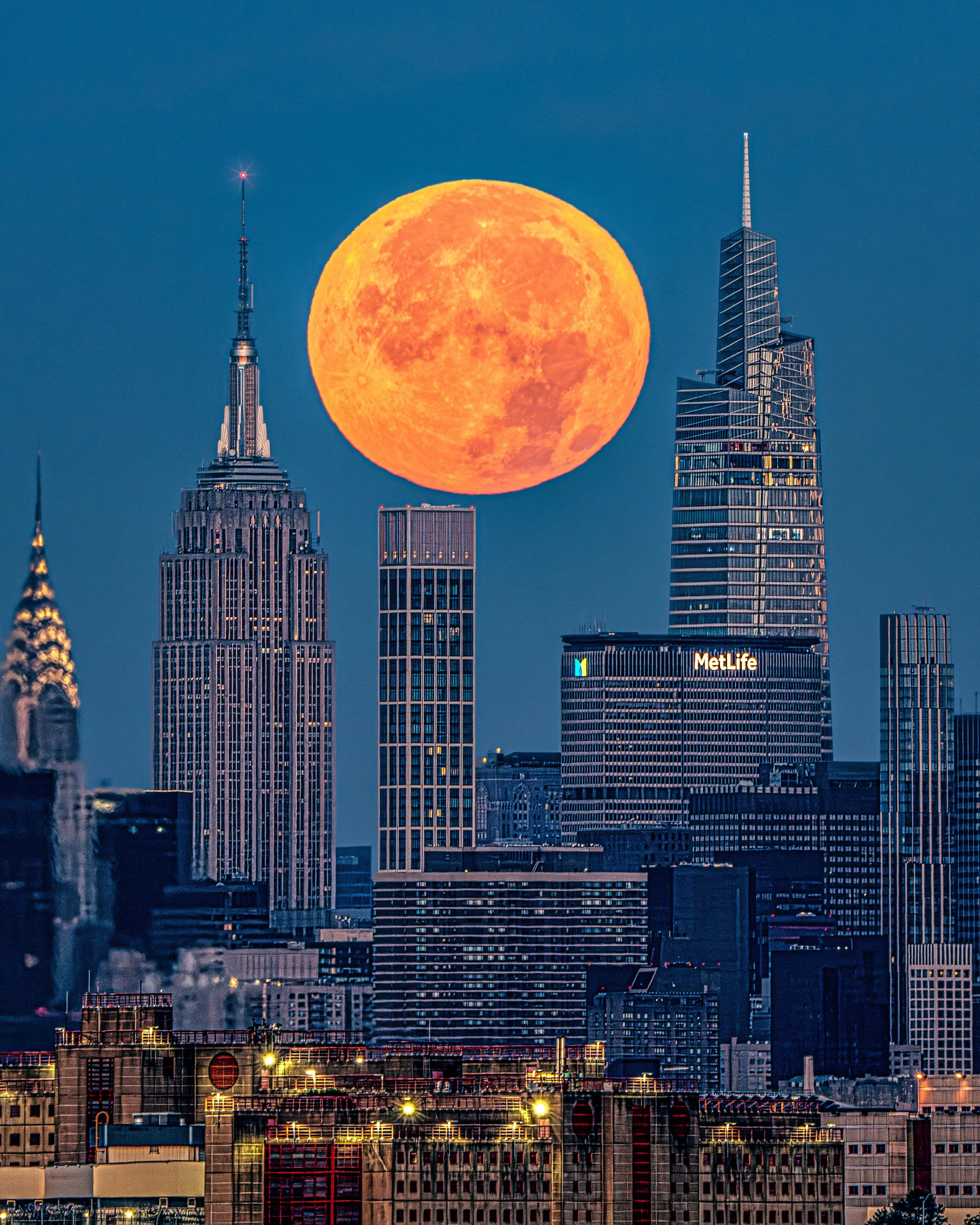 Moonset at Ferry Point-2 (1)s.jpg