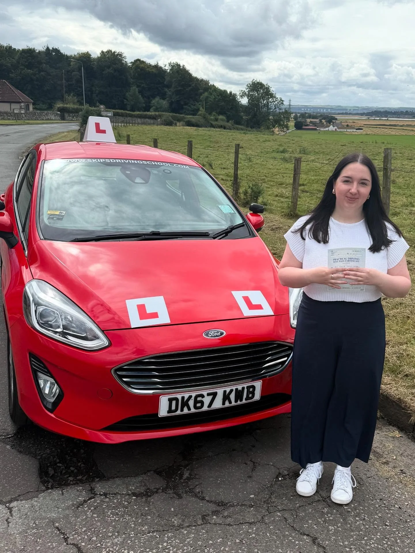 🥳 First Time Pass! 🥳

Well done to @rhonacameron22 today passing at Stirling on her first attempt. Great effort!

#drivinglessons #stirling #skipsdrivingschool #pass