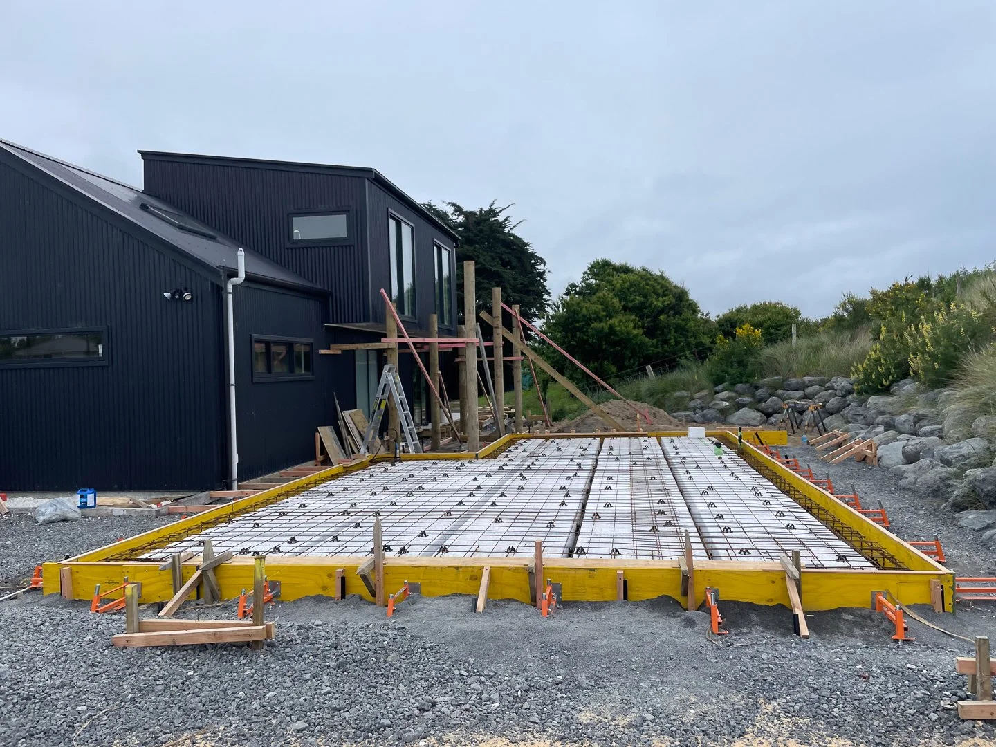 garage and sleepout addition by contour construction kaikoura_1.jpg