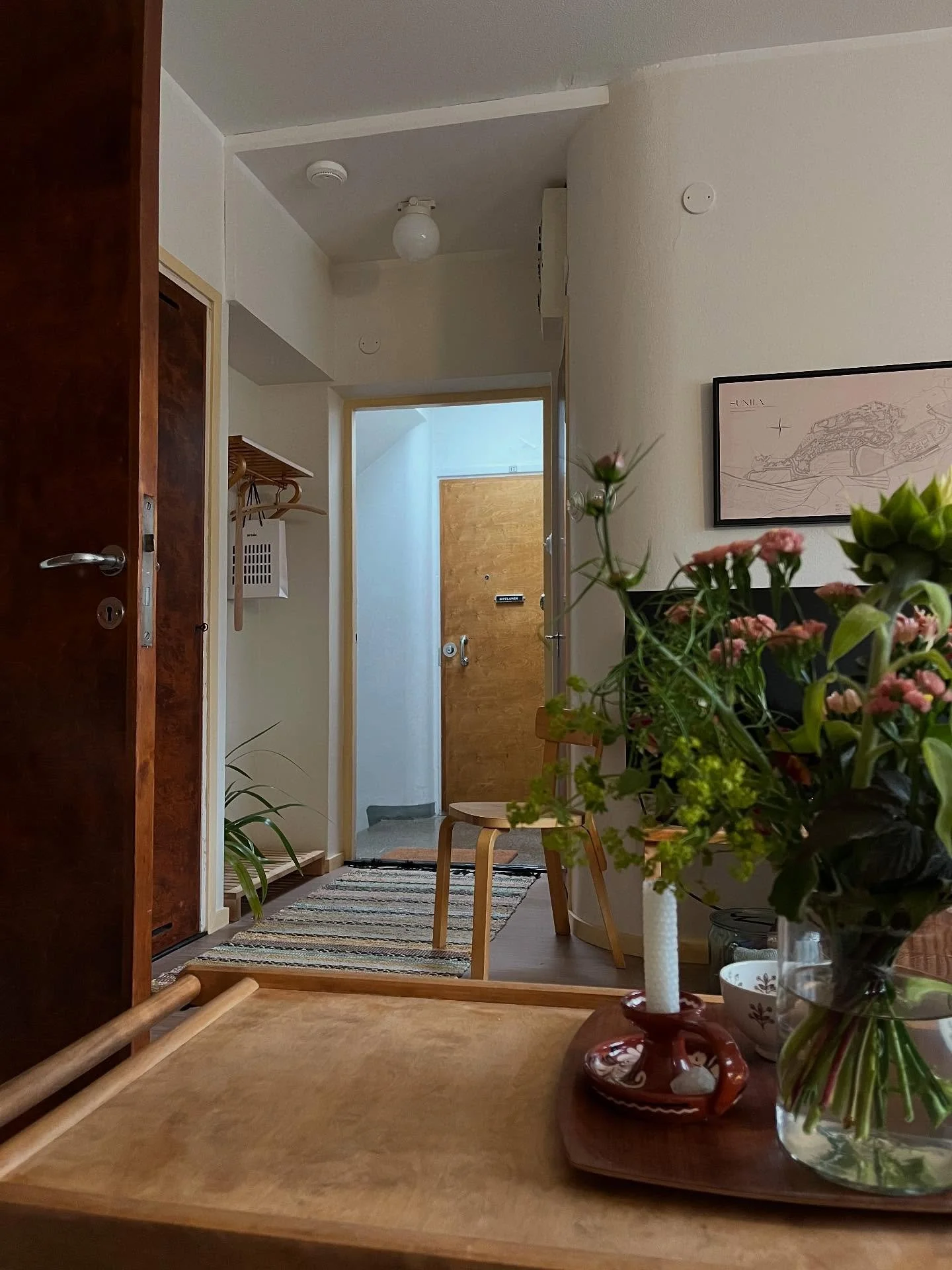 Eka p&auml;iv&auml; pulkassa ja huomenna viel&auml; Sunilan Aalto-kodit 2025🥂
Kivoja kohtaamisia l&auml;hes 500 vieraan kanssa P&auml;iv&ouml;l&auml;ss&auml; -taas yksi mieleen painuva tapaaminen vuosina 1948-1953 talossa asuneen kanssa.
#sunilanaal