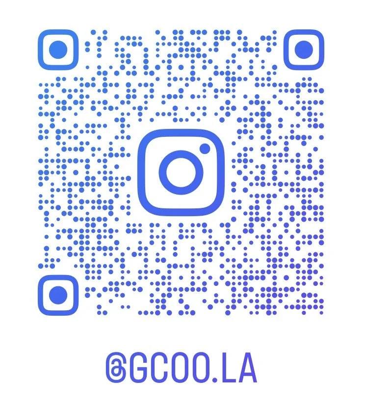 A blue and white QR code with the Instagram logo in the center and the text '@GCOO.LA' below it.