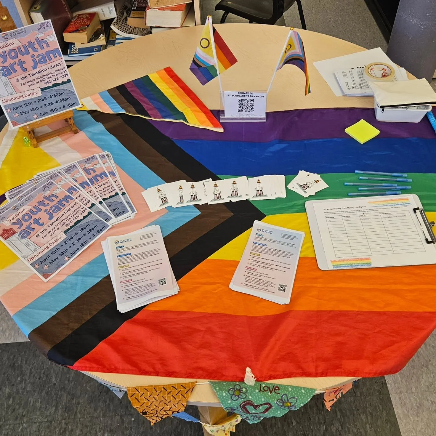 Bayview students! You shouldn't be on your phones right now...

But if you are, come say hi! St. Margaret&rsquo;s Bay Pride is taking part in your Wellness Fair until 1:30 today!

#bayviewhighschool #wellnessfair #community