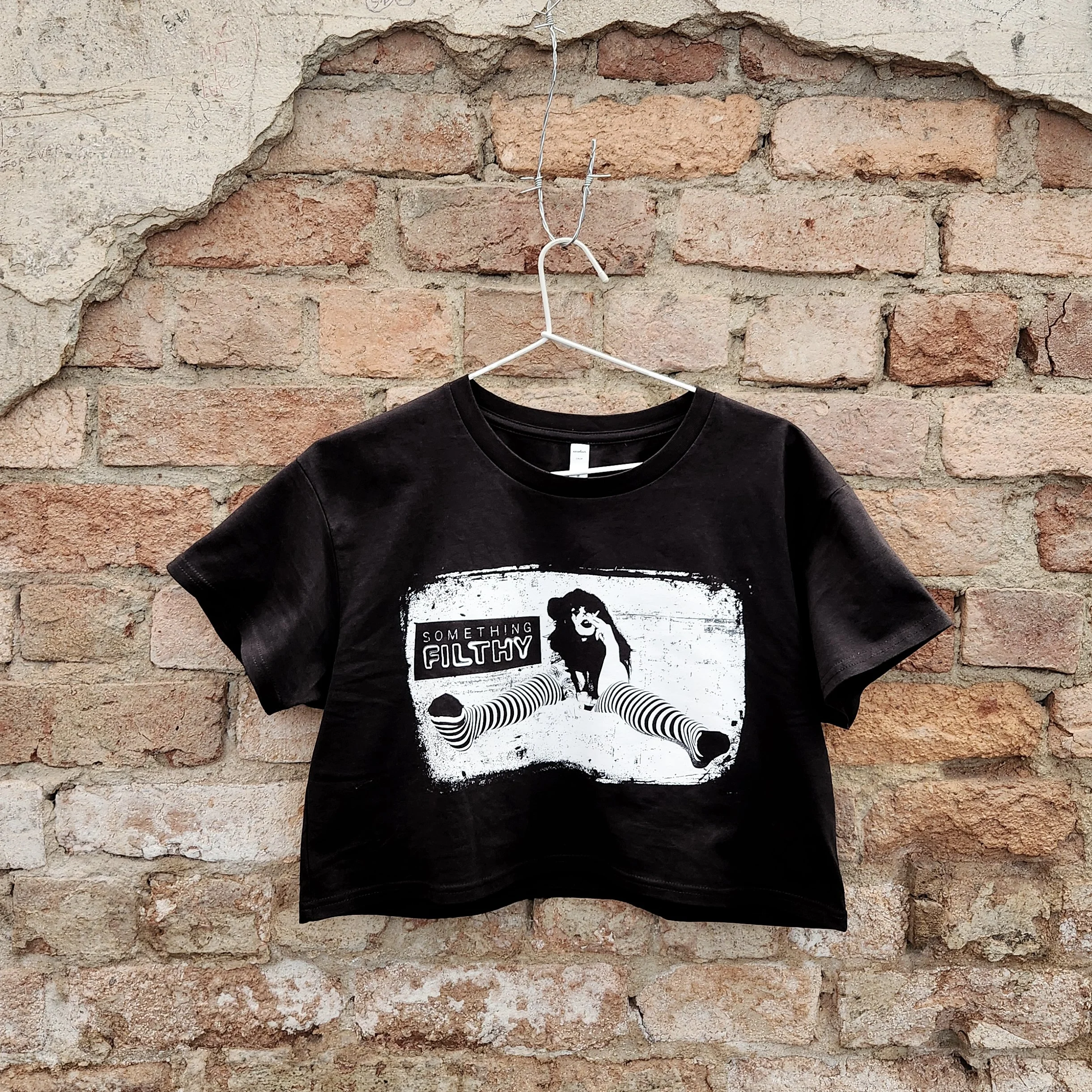 'Lillth' Unisex Crop T-Shirt