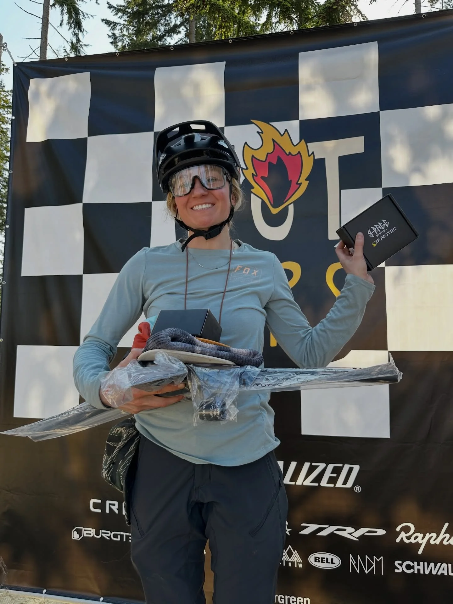 Enduro, reimagined. 🤩

Stage prizes? YES. 🎁 At Hot Laps Every stage has an epic prize and MULTIPLE chances to throw down 🔥.

Race friends. Race yourself. Ride your best:).

Huge thanks to our Stage sponsors: @evocsports 
@burgtec 
@raphamtb 
@bell