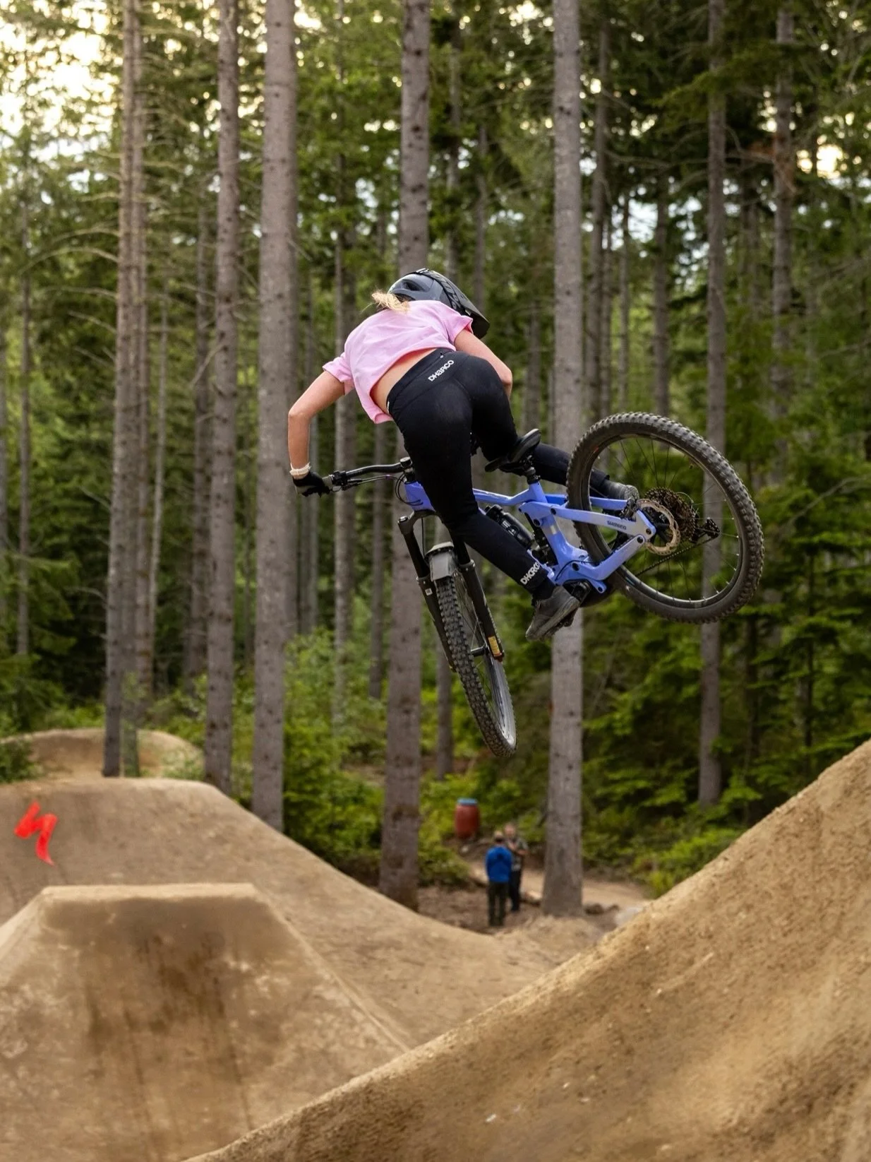 @_g_r_a_d_e_ joins @hotlapsmtb as the sponsor of the Women&rsquo;s Jump Session ✨
📍 Port Gamble | Friday, May 29 | 3PM

Free session. All levels welcome!. Share with someone who wants to fly 🦅 

Learn to jump, build confidence, and add style + Airt