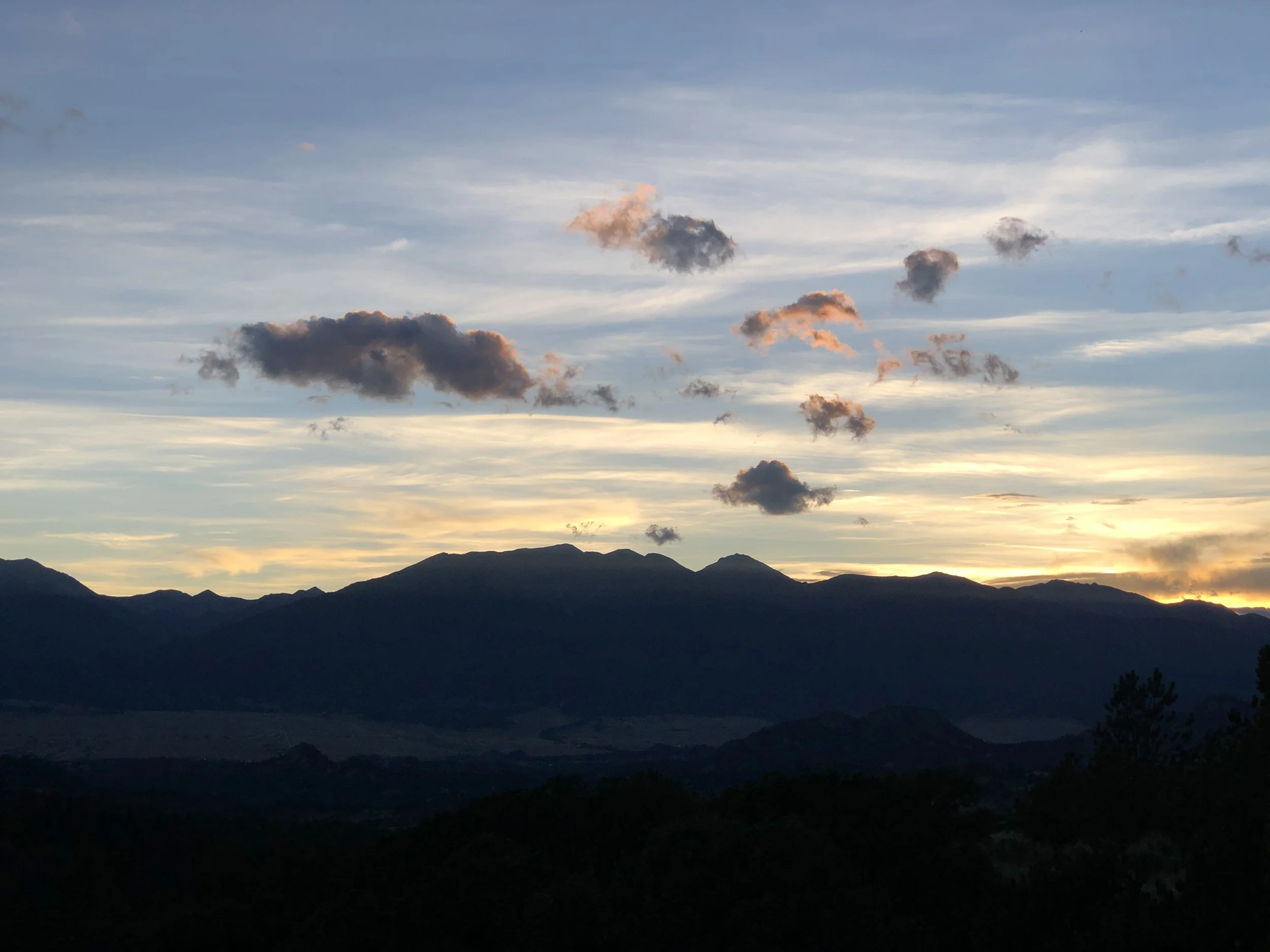 Colorado sunset with mountains