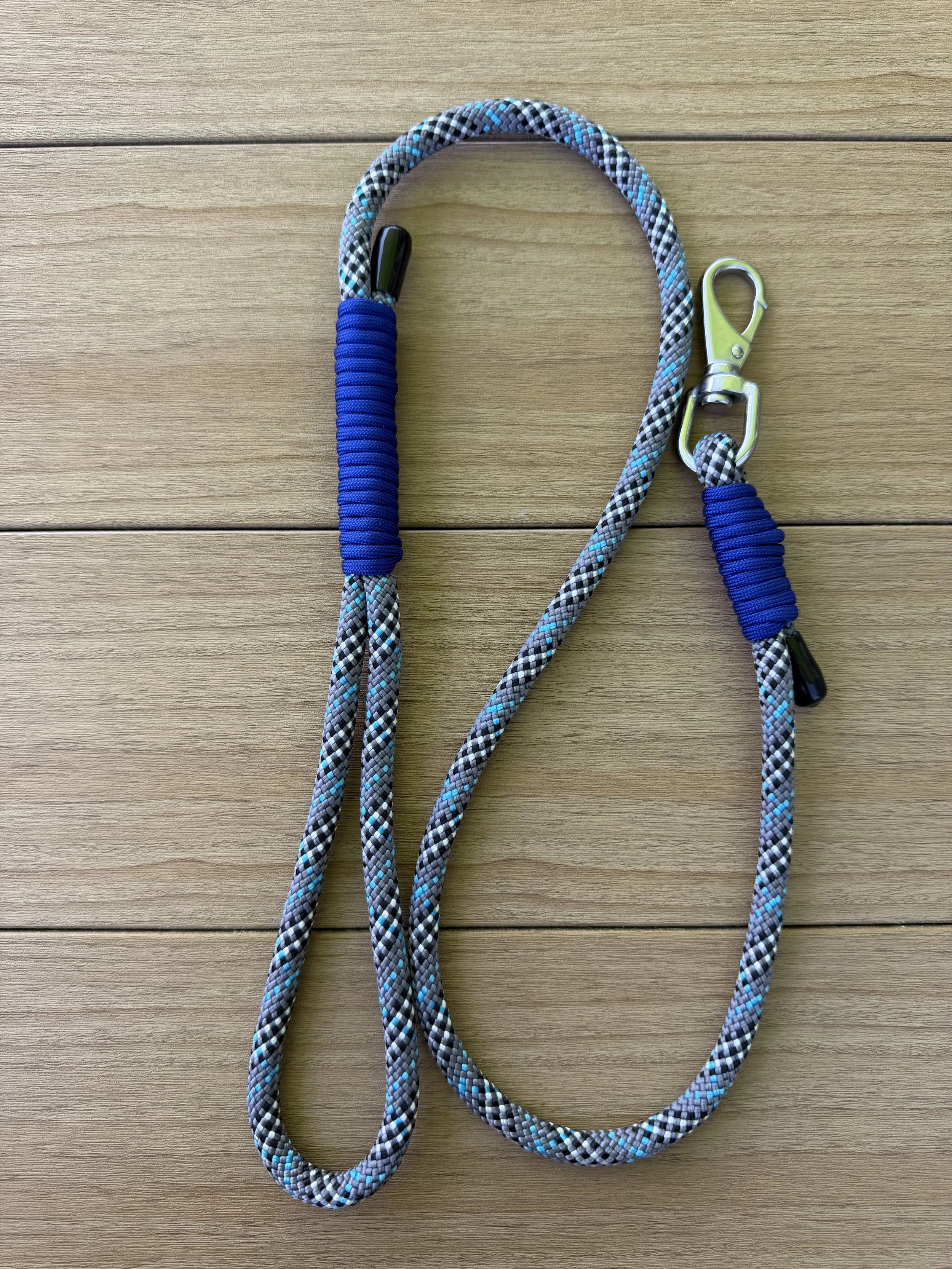 Short Snap Leash, Tartan Grey & Electric Blue