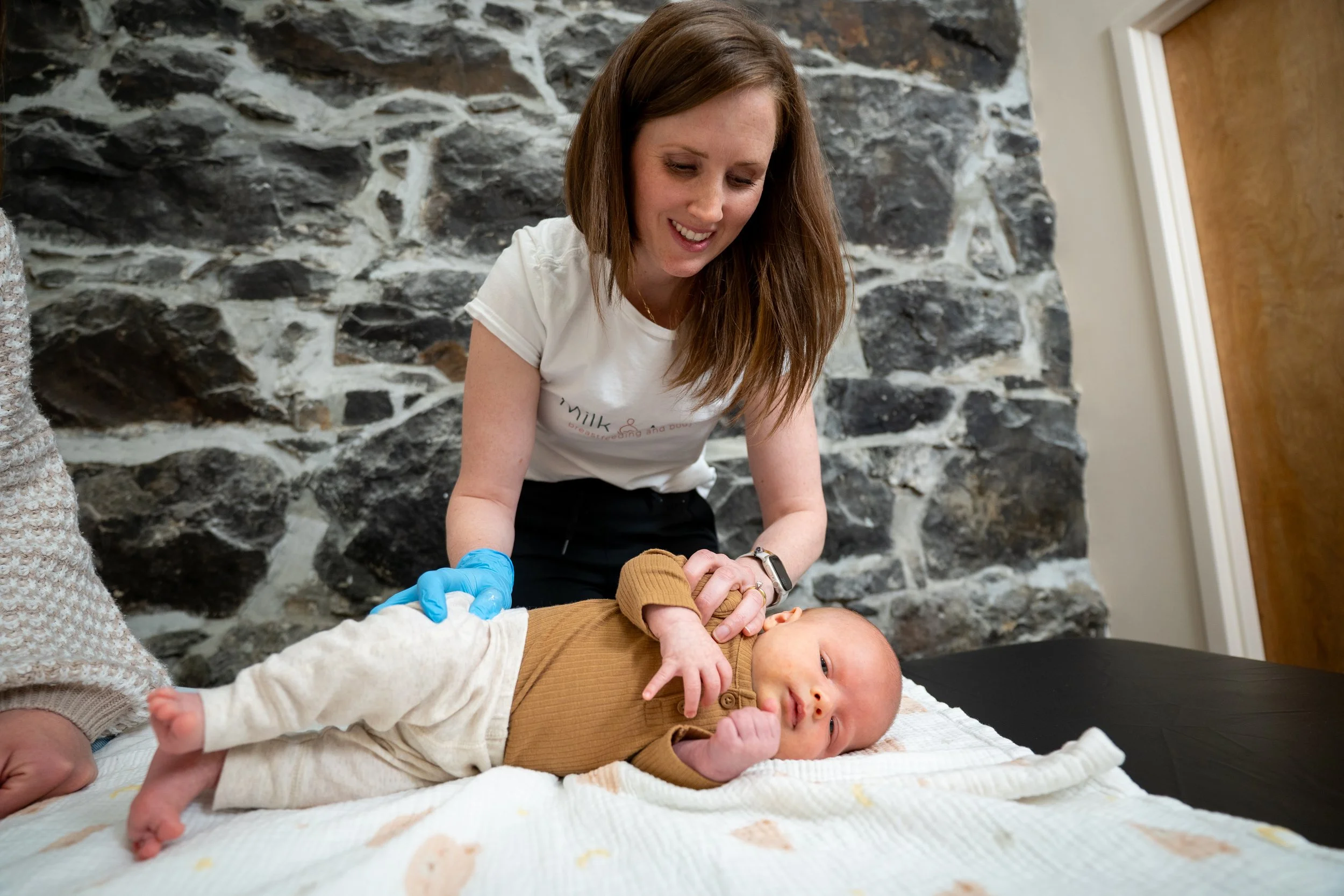 IBCLC assessing infant feeding mechanics during a consultation