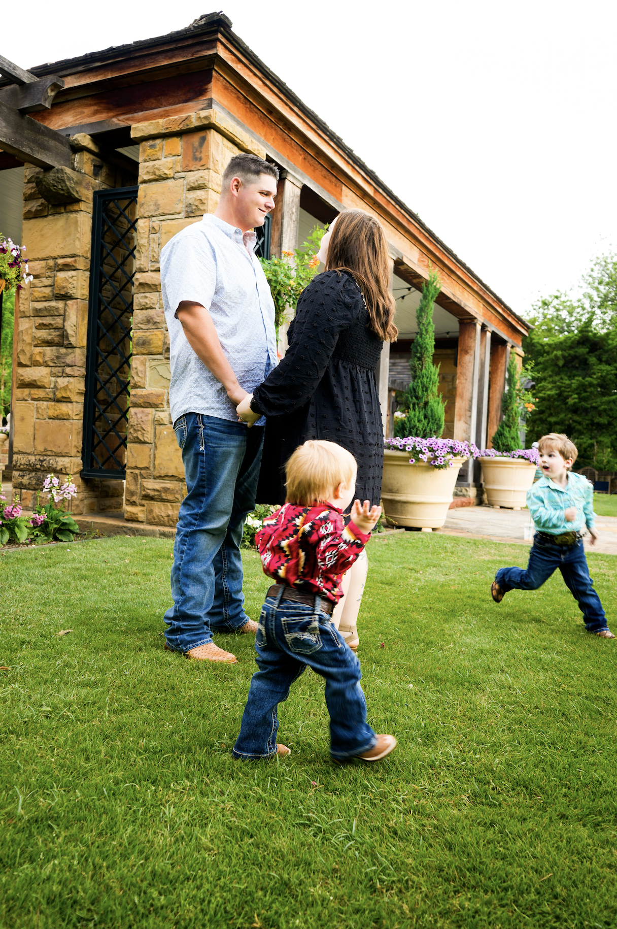 family photographer in fort worth, fort worth family photographer, affordable fort worth family photographer, light and airy family photographer, fort worth botanical gardens family photos