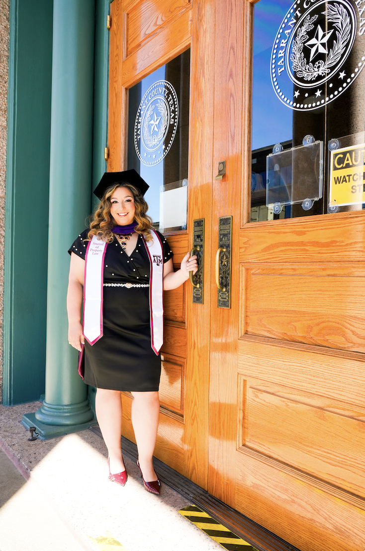 senior photographer in fort worth, graduation photos in fort worth, senior photos in fort worth, affordable senior photographer in fort worth, senior photos under $200 in fort worth, senior photos in weatherford, downtown fort worth senior photos