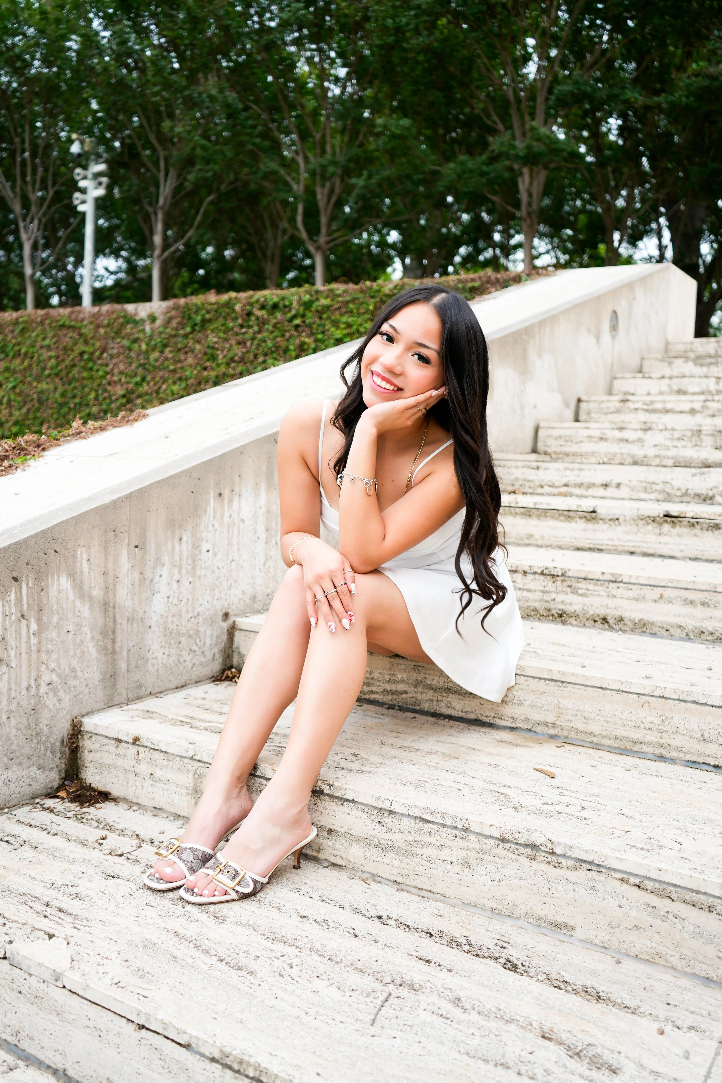 senior photographer in fort worth, graduation photos in fort worth, senior photos in fort worth, affordable senior photographer in fort worth, senior photos under $200 in fort worth, senior photos in weatherford, kimbell art photos