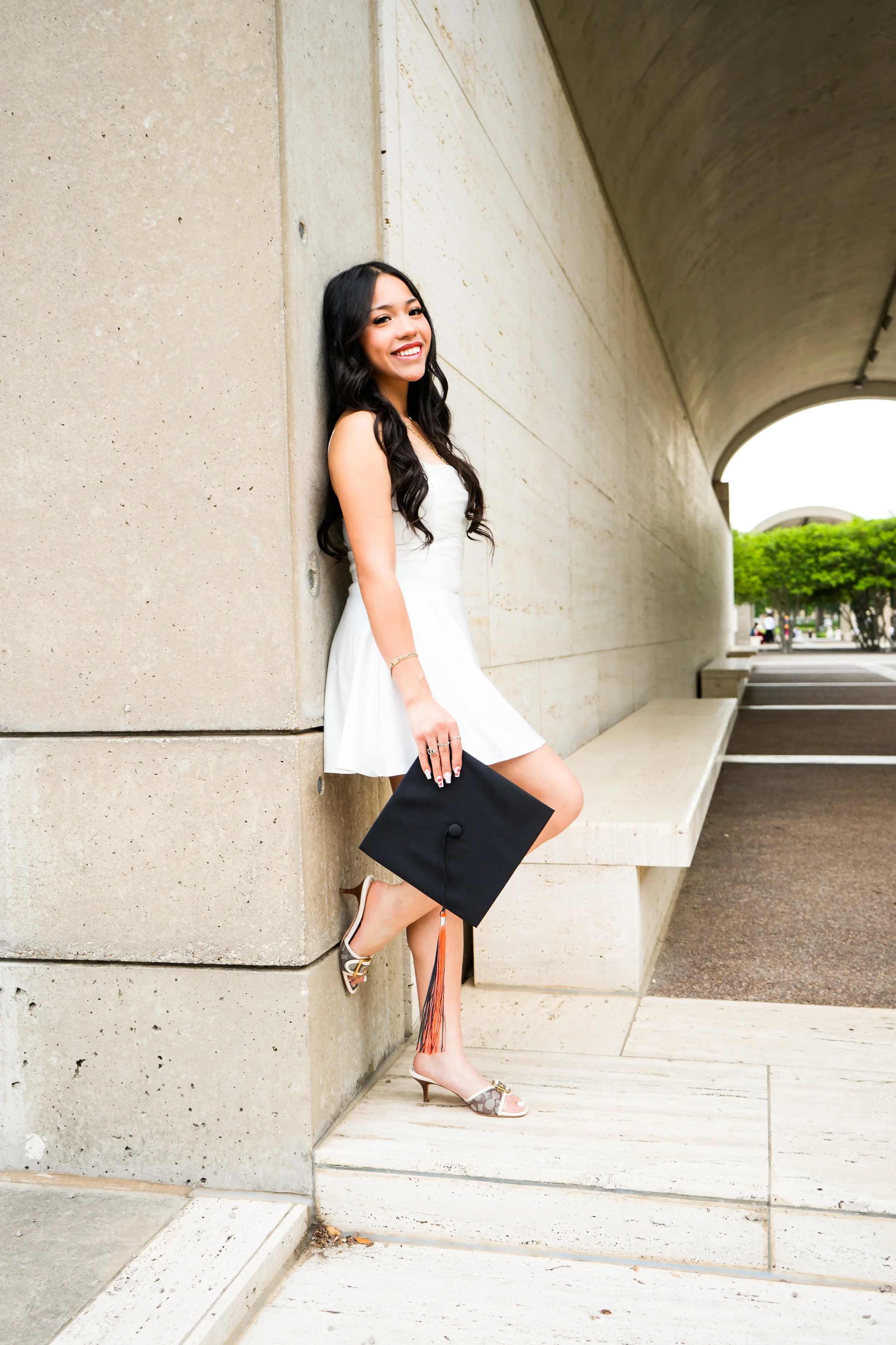 senior photographer in fort worth, graduation photos in fort worth, senior photos in fort worth, affordable senior photographer in fort worth, senior photos under $200 in fort worth, senior photos in weatherford, kimbell art photos