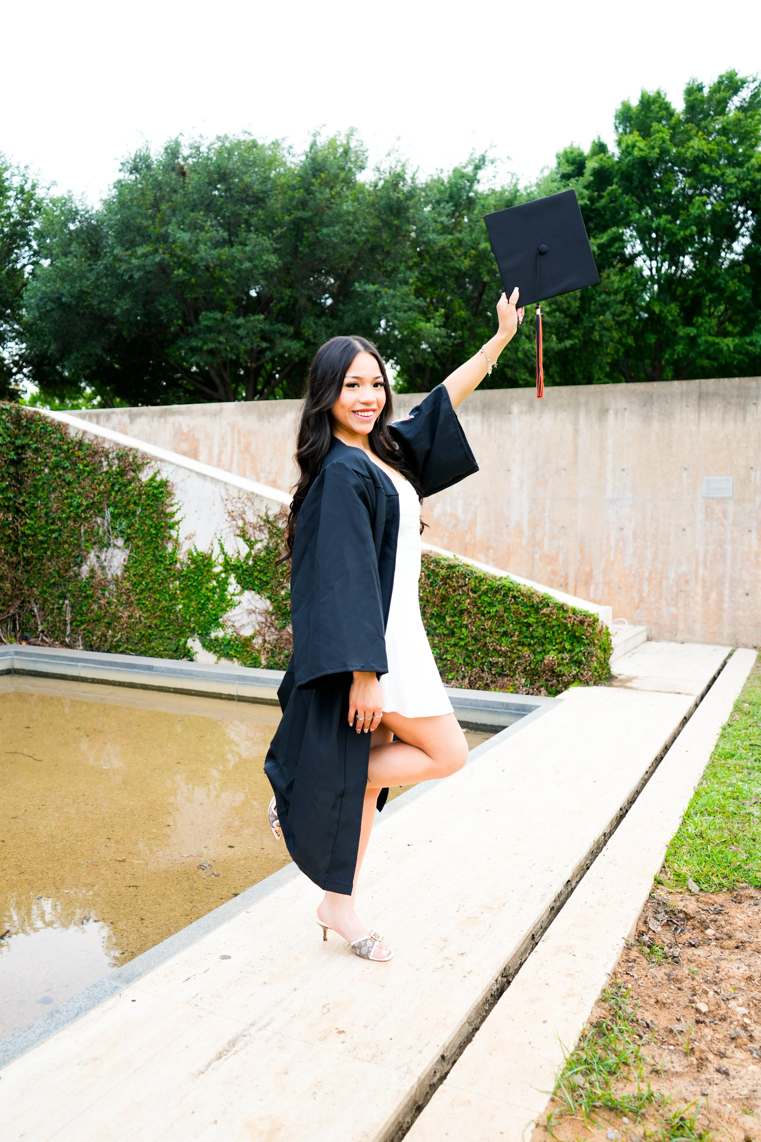 senior photographer in fort worth, graduation photos in fort worth, senior photos in fort worth, affordable senior photographer in fort worth, senior photos under $200 in fort worth, senior photos in weatherford, kimbell art photos