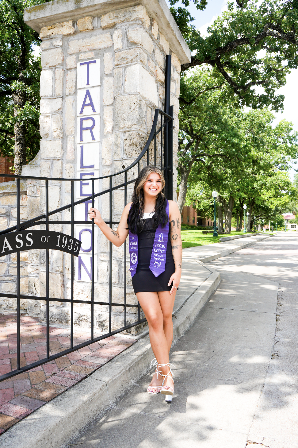 senior photographer in fort worth, graduation photos in fort worth, senior photos in fort worth, affordable senior photographer in fort worth, senior photos under $200 in fort worth, senior photos in stephenville, tarleton senior photos