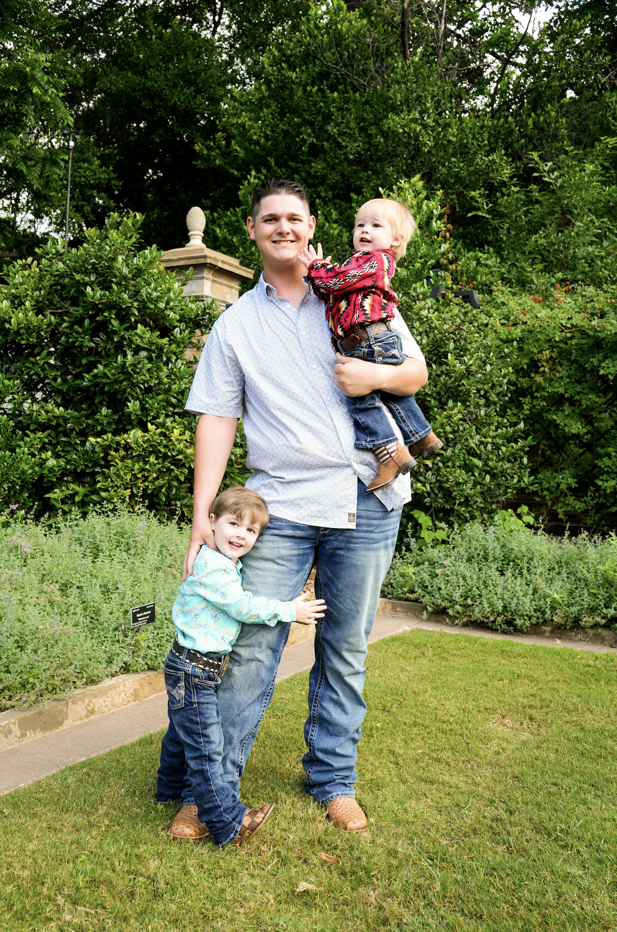 family photographer in fort worth, fort worth family photographer, affordable fort worth family photographer, light and airy family photographer, fort worth botanical gardens family photos