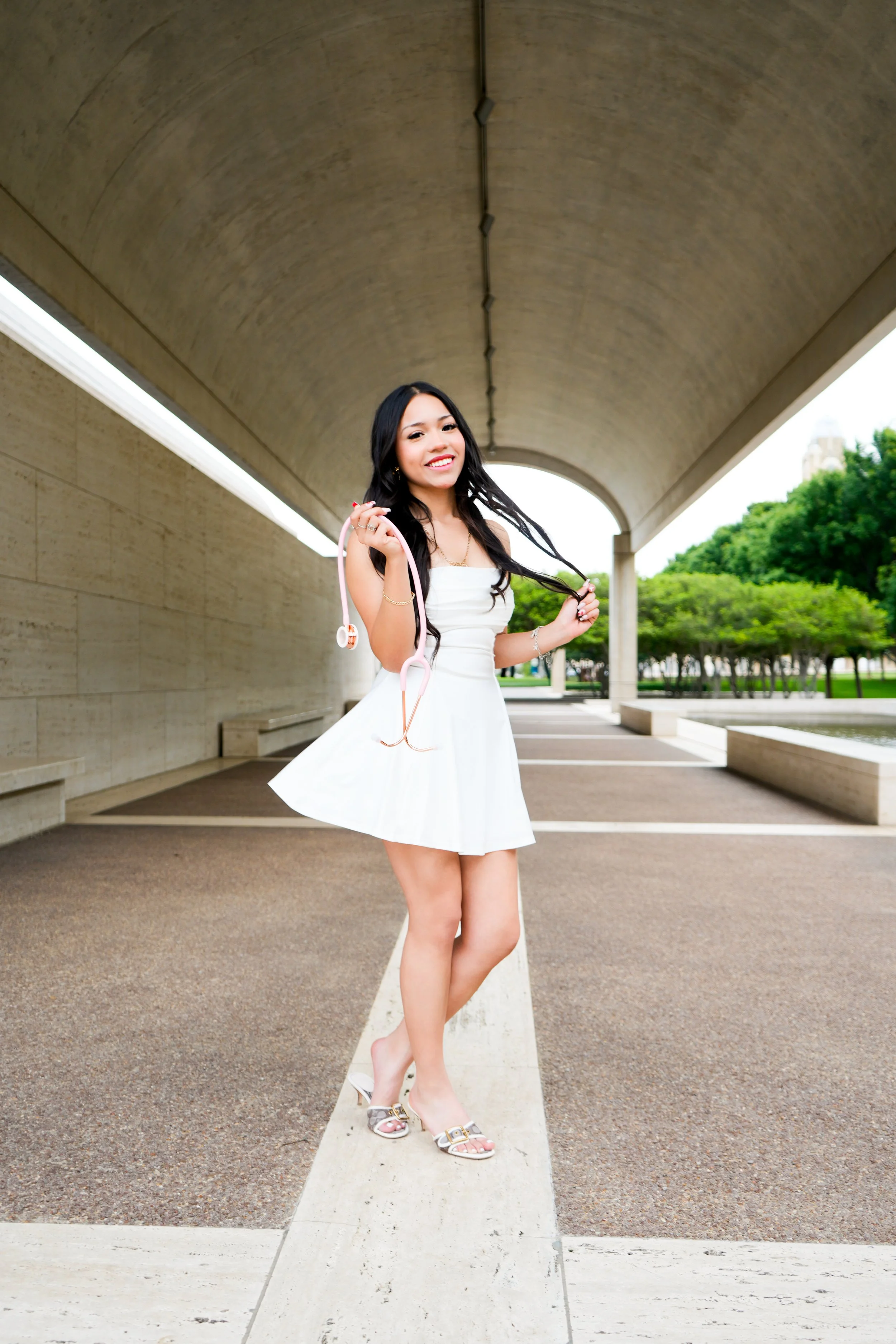 senior photographer in fort worth, graduation photos in fort worth, senior photos in fort worth, affordable senior photographer in fort worth, senior photos under $200 in fort worth, senior photos in weatherford, kimbell art photos