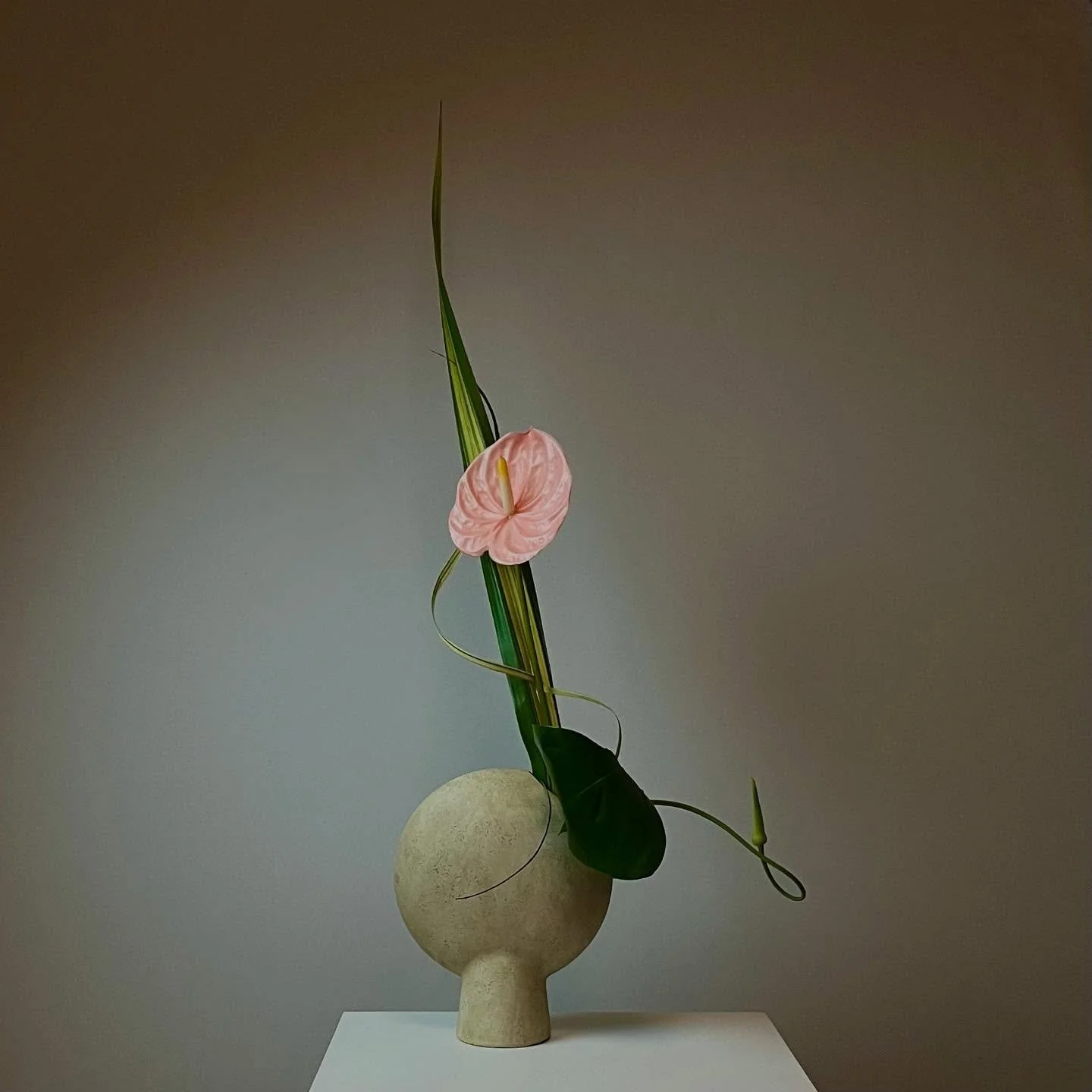 .
So arrangement,

It&rsquo;s July, and it&rsquo;s getting hotter in NY. The flowers and leaves have taken on a midsummer appearance.

Thank you @ikebanachristine 💚

#ikebana
#sogetsu
#sogetsuikebana
#japaneseflowerarrangement
#flower
#japaneseart
#