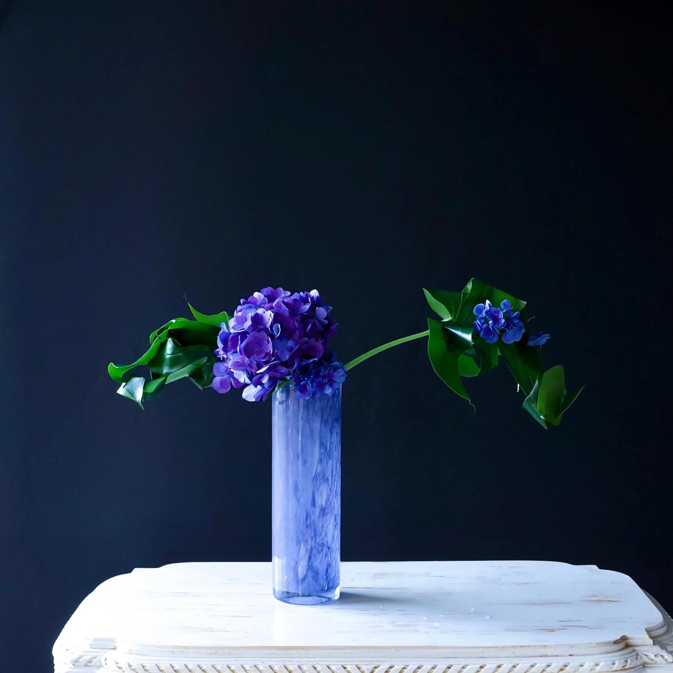 .
Hydrangea and Monstera, 
My favourite shade of hydrangea.

#ikebana,#sogetsu, #japaneseflowerarrangement, #いけばな, #草月