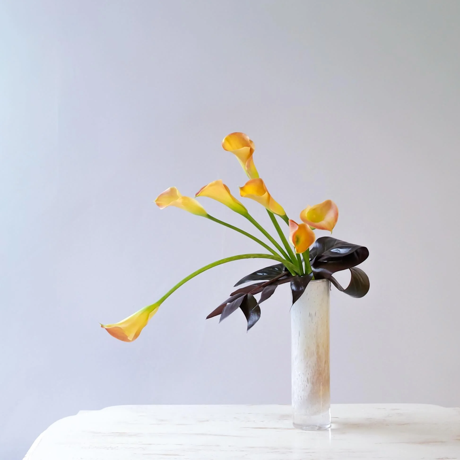 .
Hello July,
We&rsquo;re only a third of the way into July, but having been through both 35&deg;C in London and 38&deg;C in NYC, my heart is already in late summer... ✨

#ikebana,#sogetsu, #japaneseflowerarrangement, #いけばな, #草月
