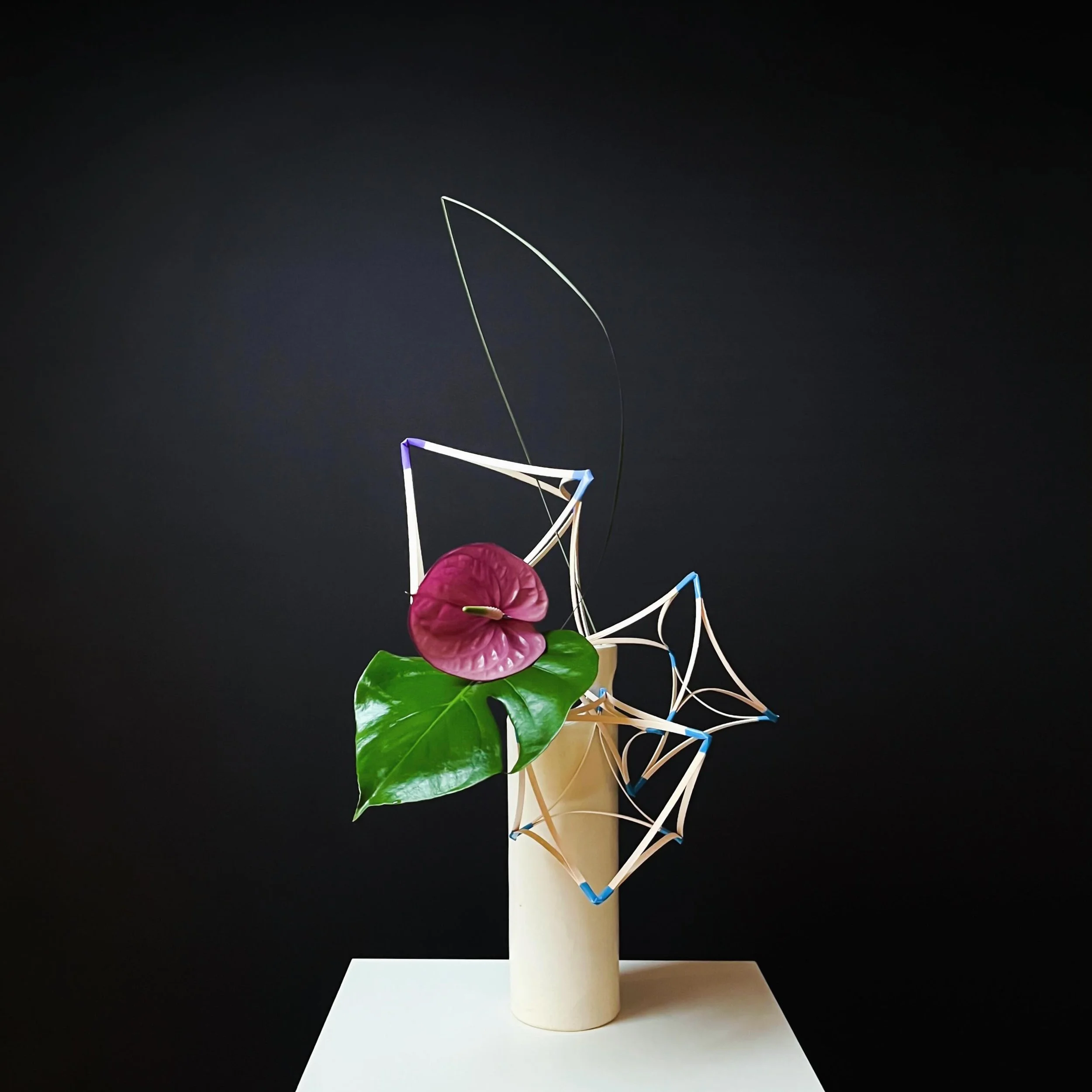 .
Having fun creating structures and summer looks.
Thank you as always @ikebanachristine 🌿✨

Hope all of you have a wonderful summer!

#ikebana,#sogetsu, #japaneseflowerarrangement, #いけばな, #草月