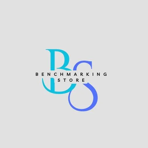 Logotipo de una tienda de evaluación comparativa con letras en diferentes tonos de azul y púrpura, y la palabra 'Benchmarking Store' en el centro.