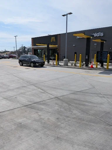 6 - Drive Thru