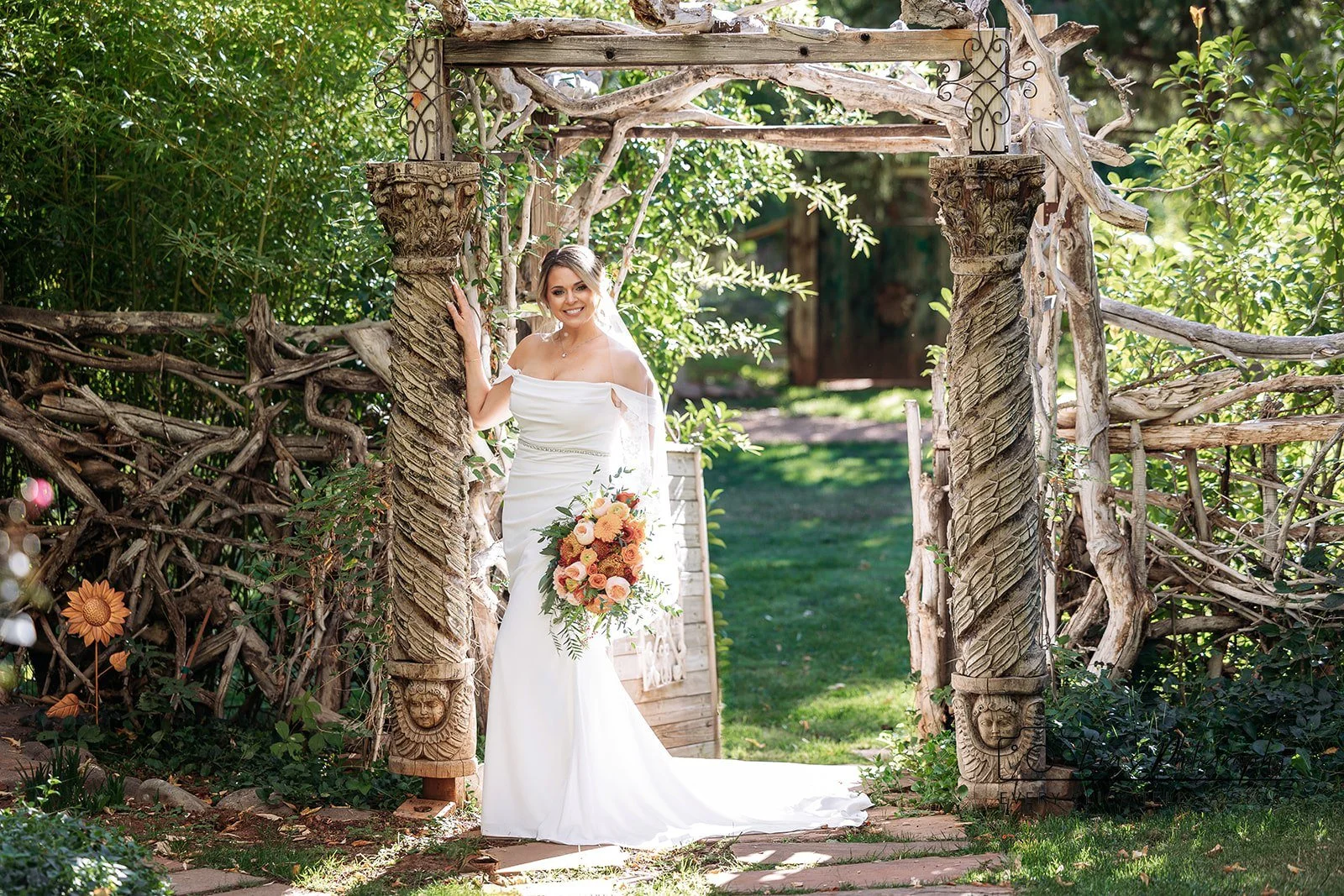 wedding -bride portrait - sedona - photographer.jpg