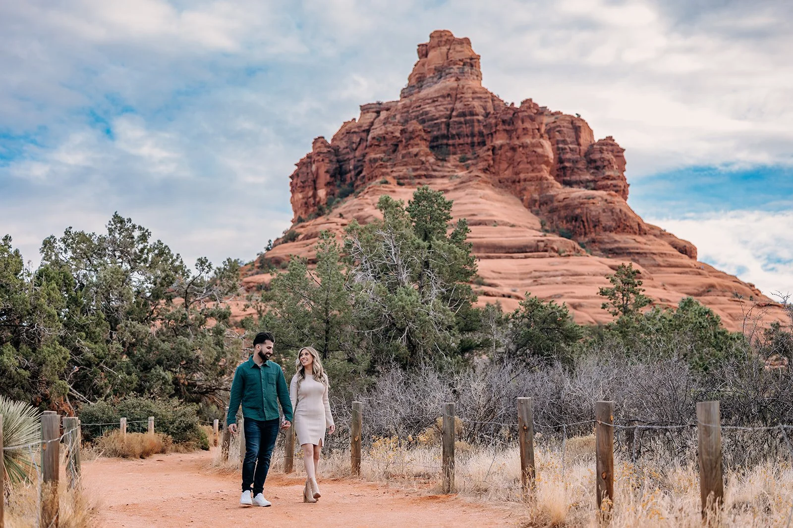 Bell rock Sedona engagement.jpg