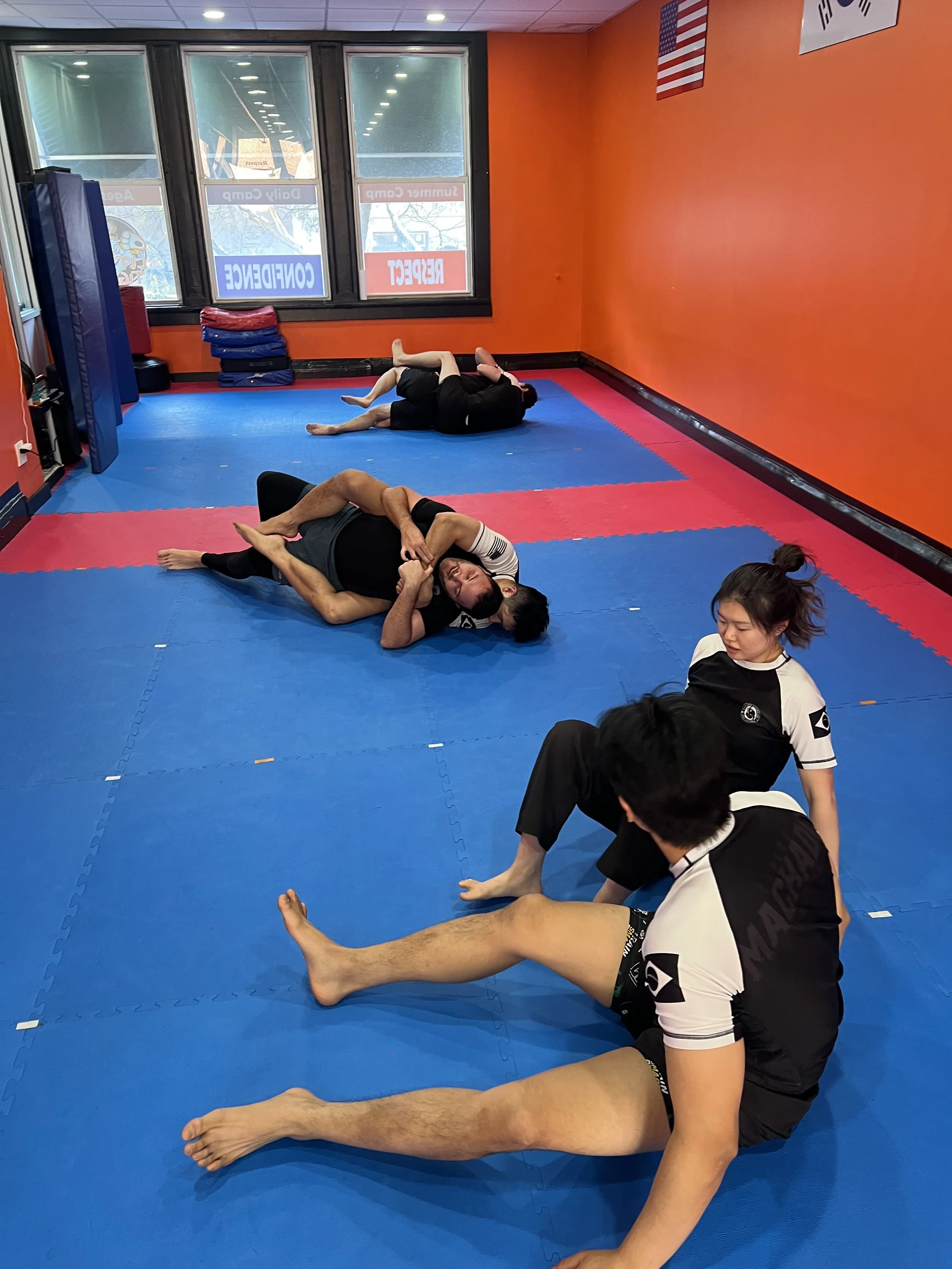 6 students training at Brooklyn heights Jiu Jitsu